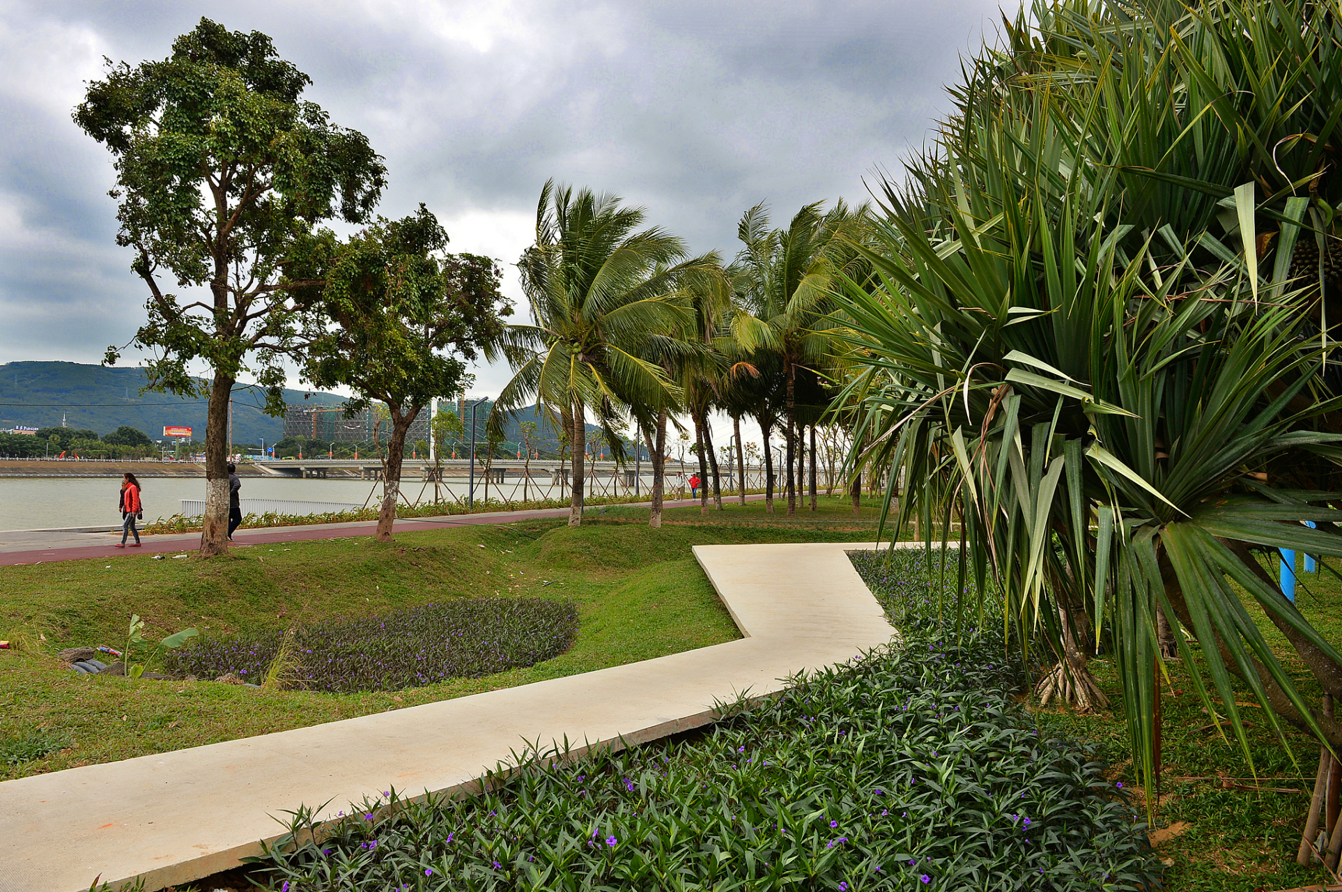 玉沙湾公园坐落于美丽的海滨,是一个休闲娱乐的好去处.