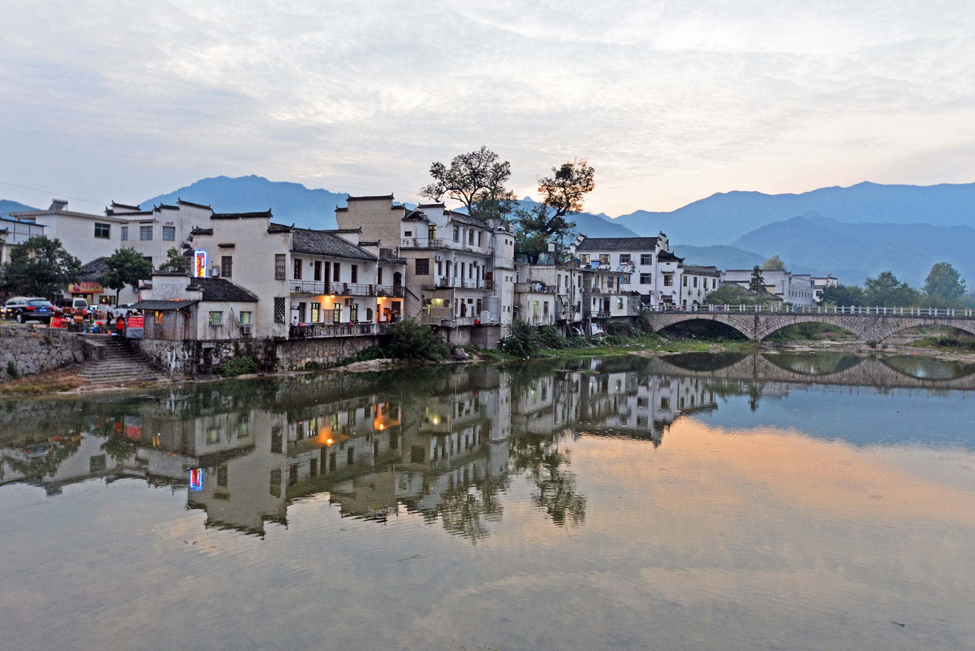 安徽省,简称皖,得名于"安庆府"与"徽州府"之首字.