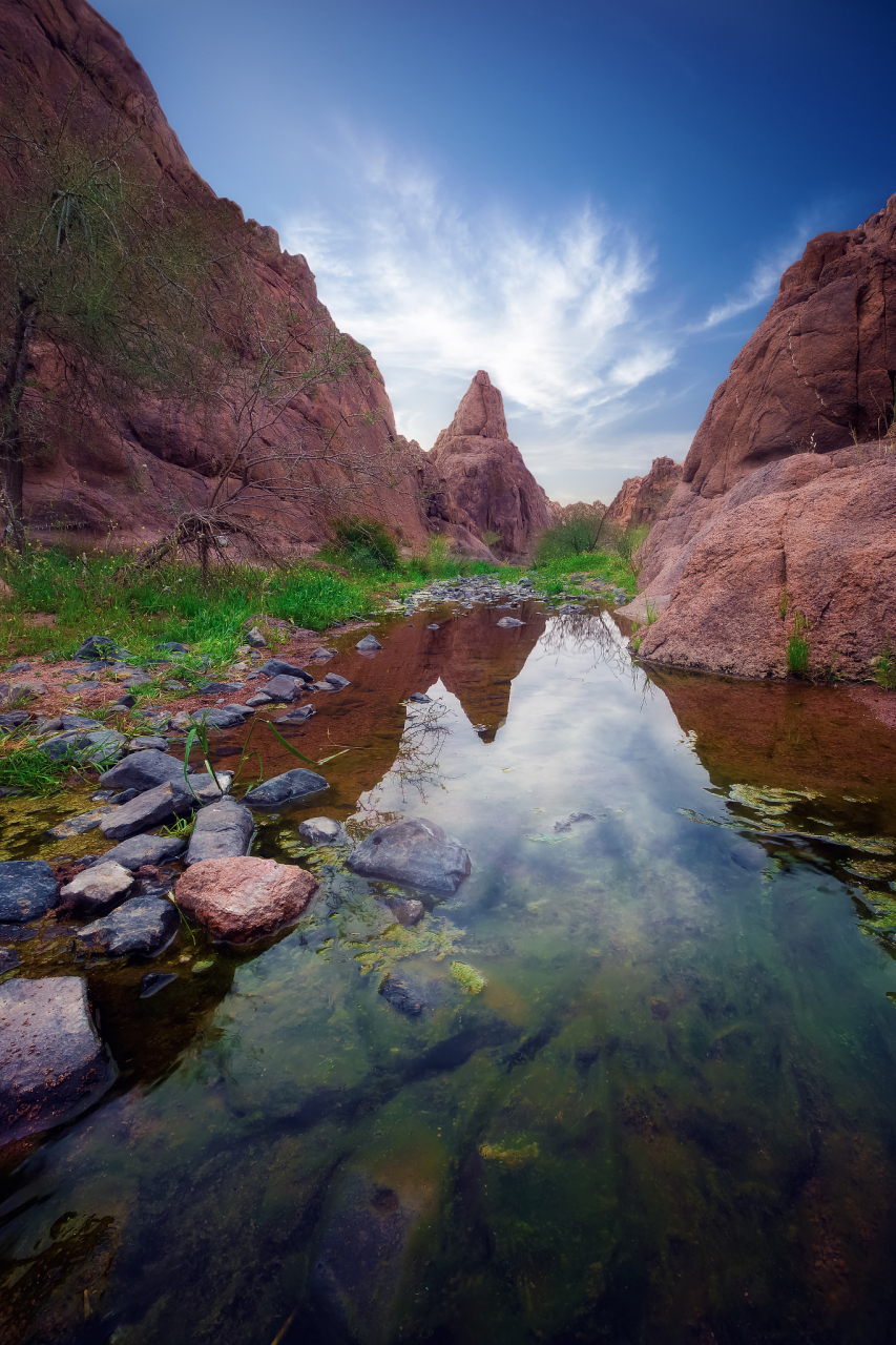 锦河大峡谷位于黑龙江省黑河市西南部,小兴安岭东麓,距离黑河市区13