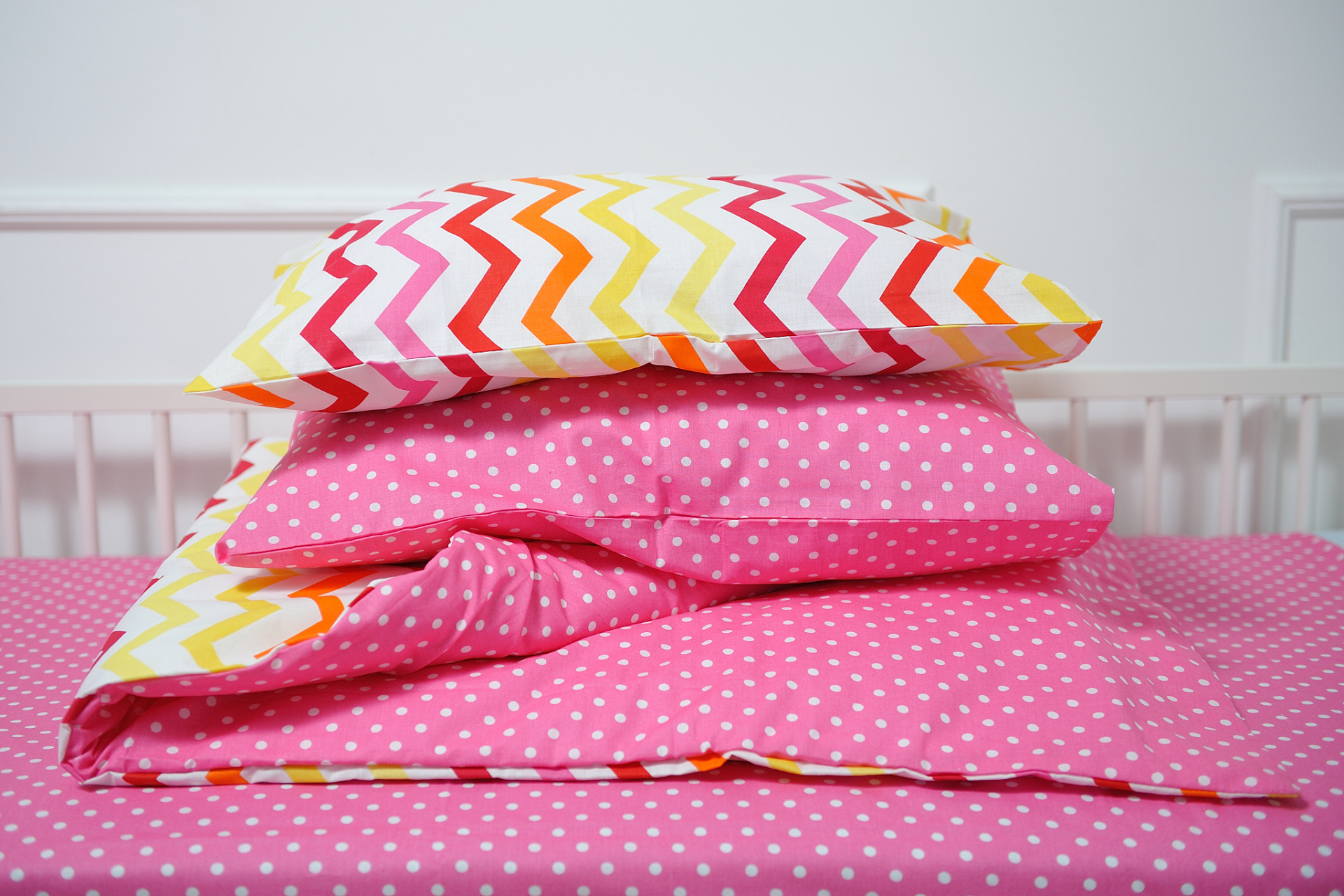 这些被子一直躺在柜子里,占用了不少空间.