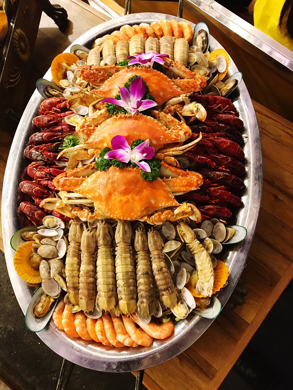 朋友请我吃海鲜大餐,我悄悄给他儿子888元:别人不说你一定要懂的人情