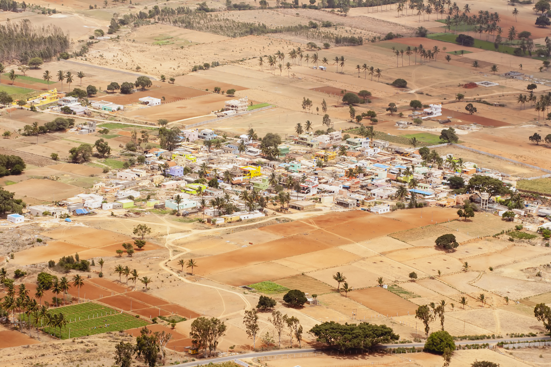 尼日尔共和国,是个内陆国,首都尼亚美.