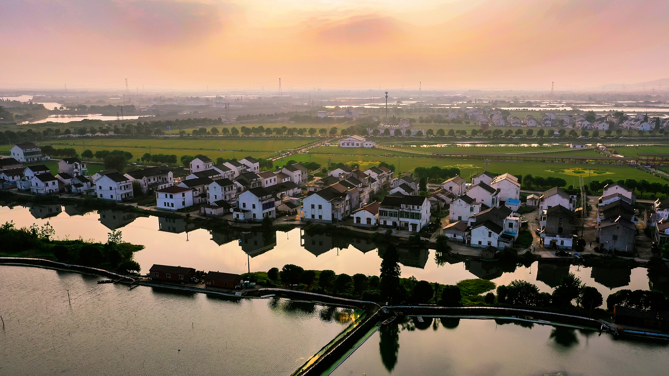 除了甘肃的礼县,在浙江的嘉兴市也有一个盐官镇,这个镇因西汉时期的