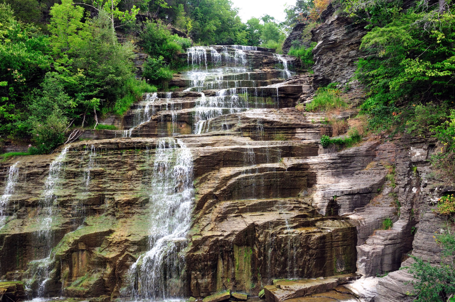 苍岩山风景区位于河北省石家庄市井陉县内,苍岩山为太行山支脉,风景