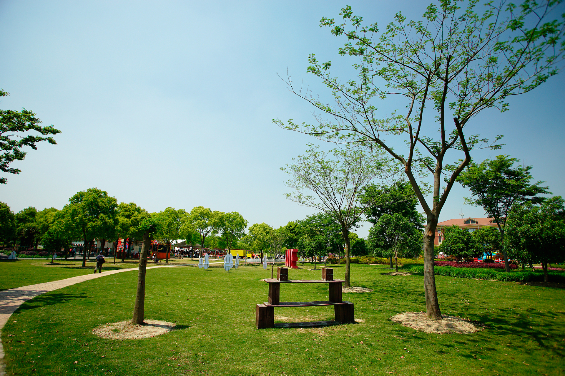 赏杜鹃花,游滨江森林公园 五一小长假,不妨到上海滨江森林公园赏杜鹃