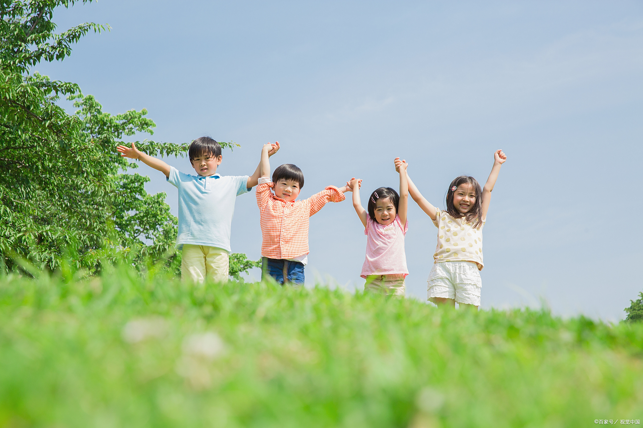 在孩子成长过程中,与好朋友的相处能够促进儿童社交能力的发展,提高