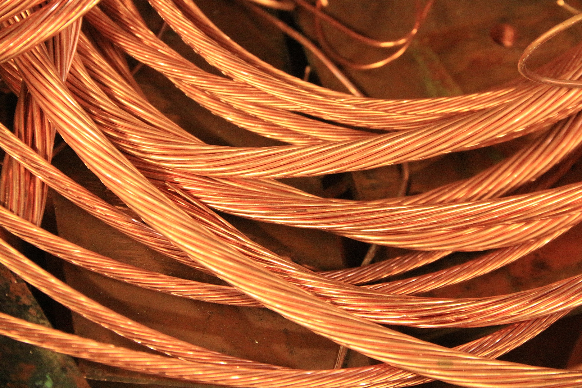 剥皮铜线的回收价值是多少? 剥皮铜线的回收价值取决于多个因素,包括