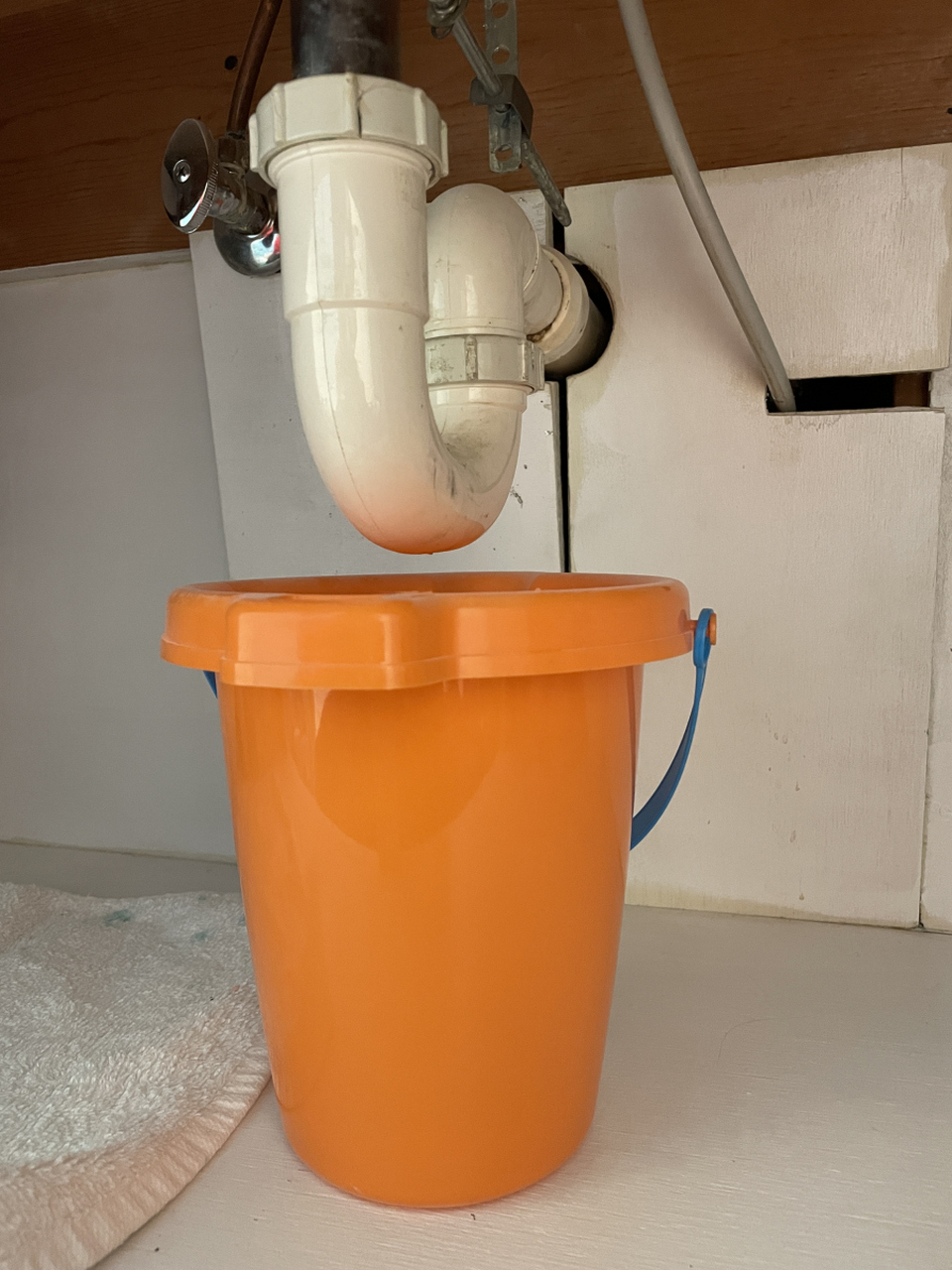 的维修服务团队,他们提供快速上门服务,解决马桶和管道漏水等常见问题