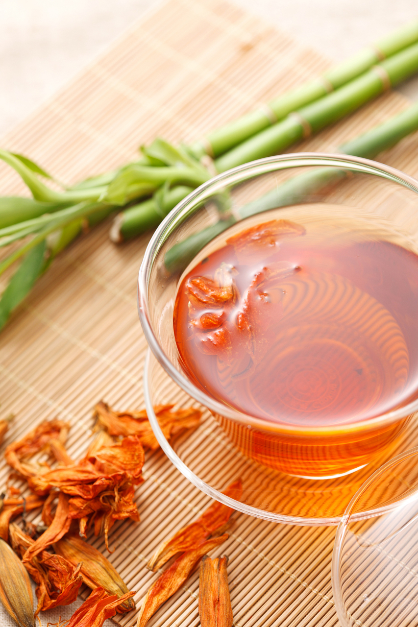 红花泡茶老年人可以吃吗	 红花泡茶老年人可以吃