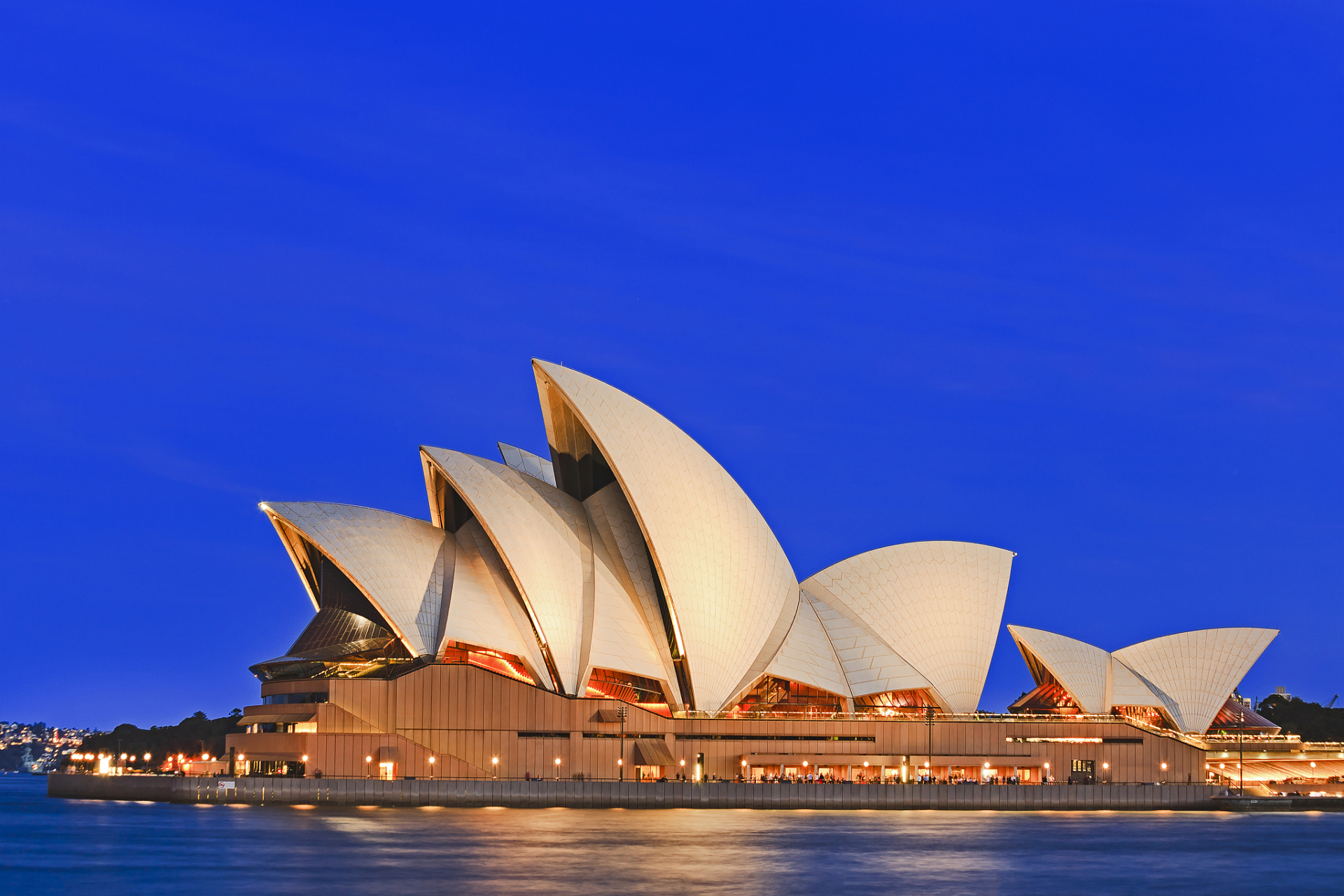 悉尼歌剧院(英语:sydney opera house),位于澳大利亚新南威尔士州悉尼