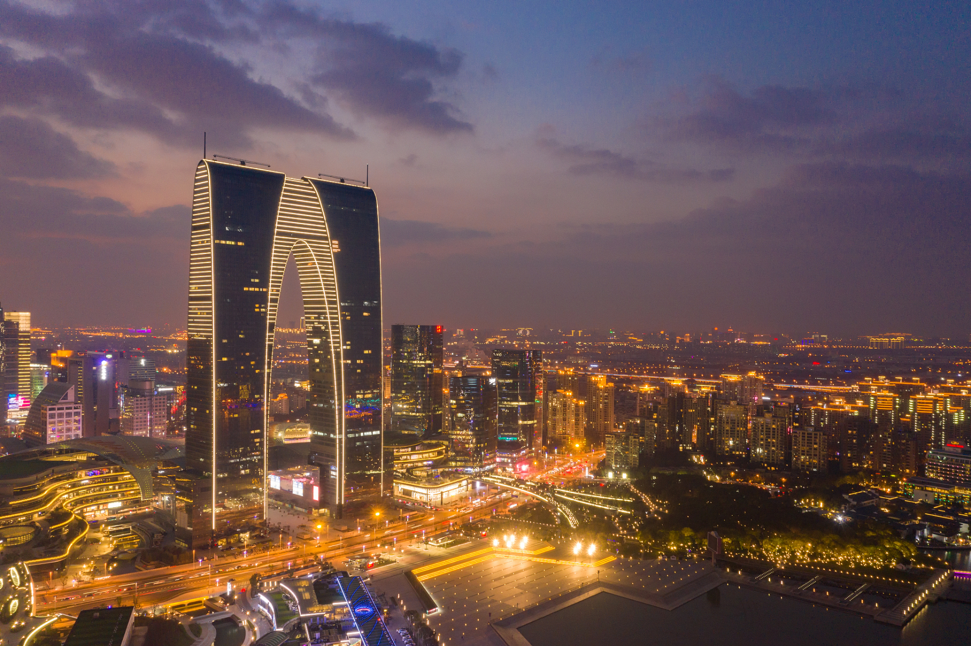 亲爱的朋友们,让我来给你们揭秘苏州最美的夜景吧!