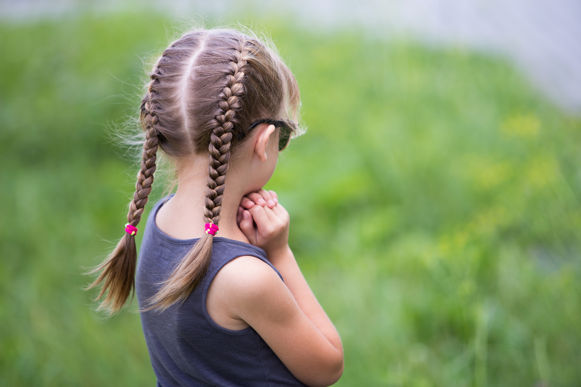 【该不该给小孩扎辫子,长大后发际线会上移吗?