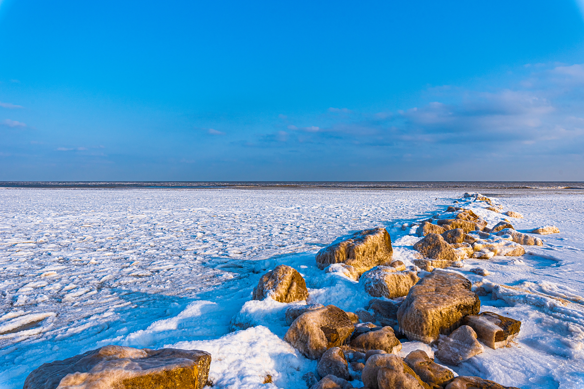 内蒙古达里诺尔湖,也称为"大海一样的湖",不仅是内蒙古地区四大名湖之