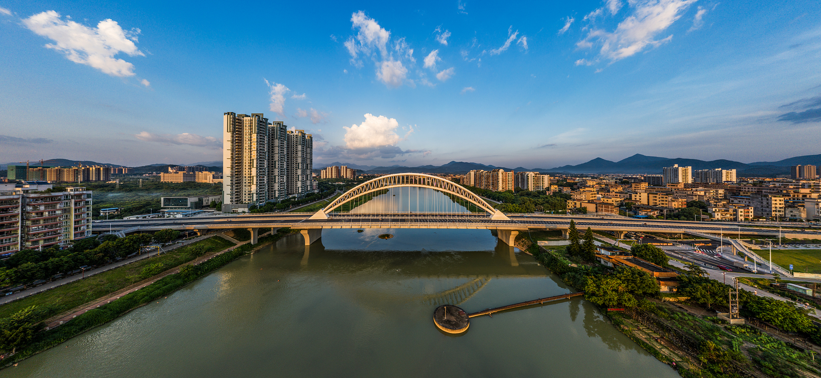 清远旅游攻略    清远市位于广东省北部,拥有丰富的自然和人文景观.