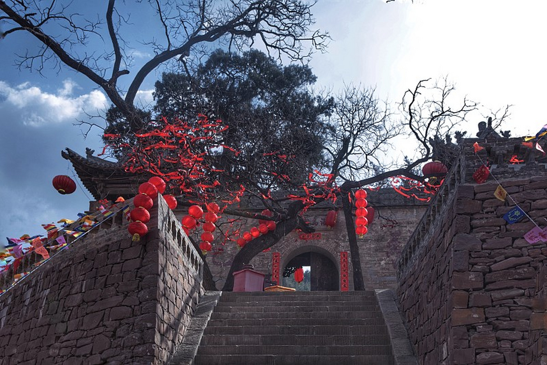 代县位于山西省东北部,拥有丰富的旅游资源,包括长城雁门关,赵杲观,代