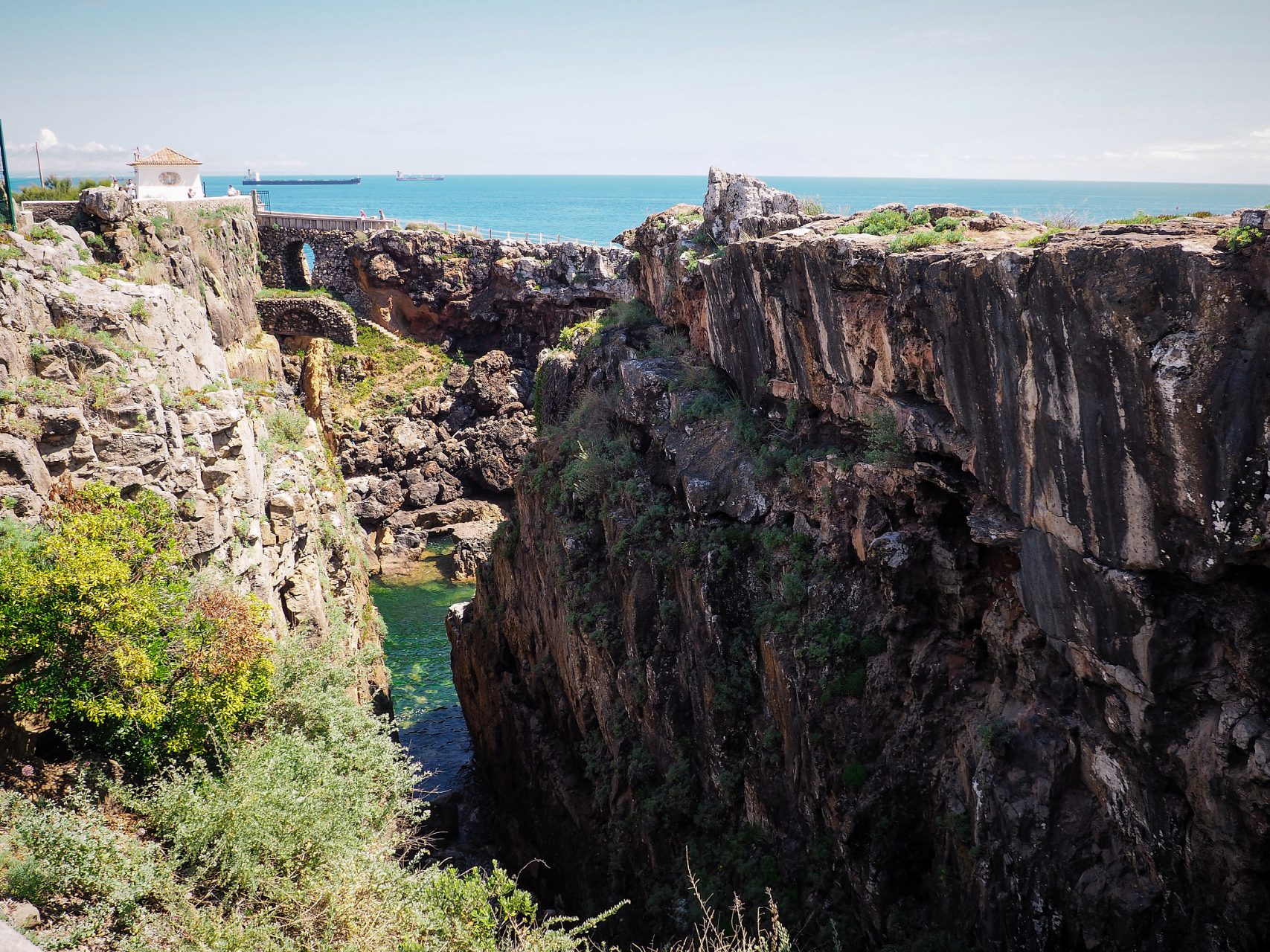 白垩悬崖(white cliffs of dover)位于英国英格兰南部,是一处令人叹为