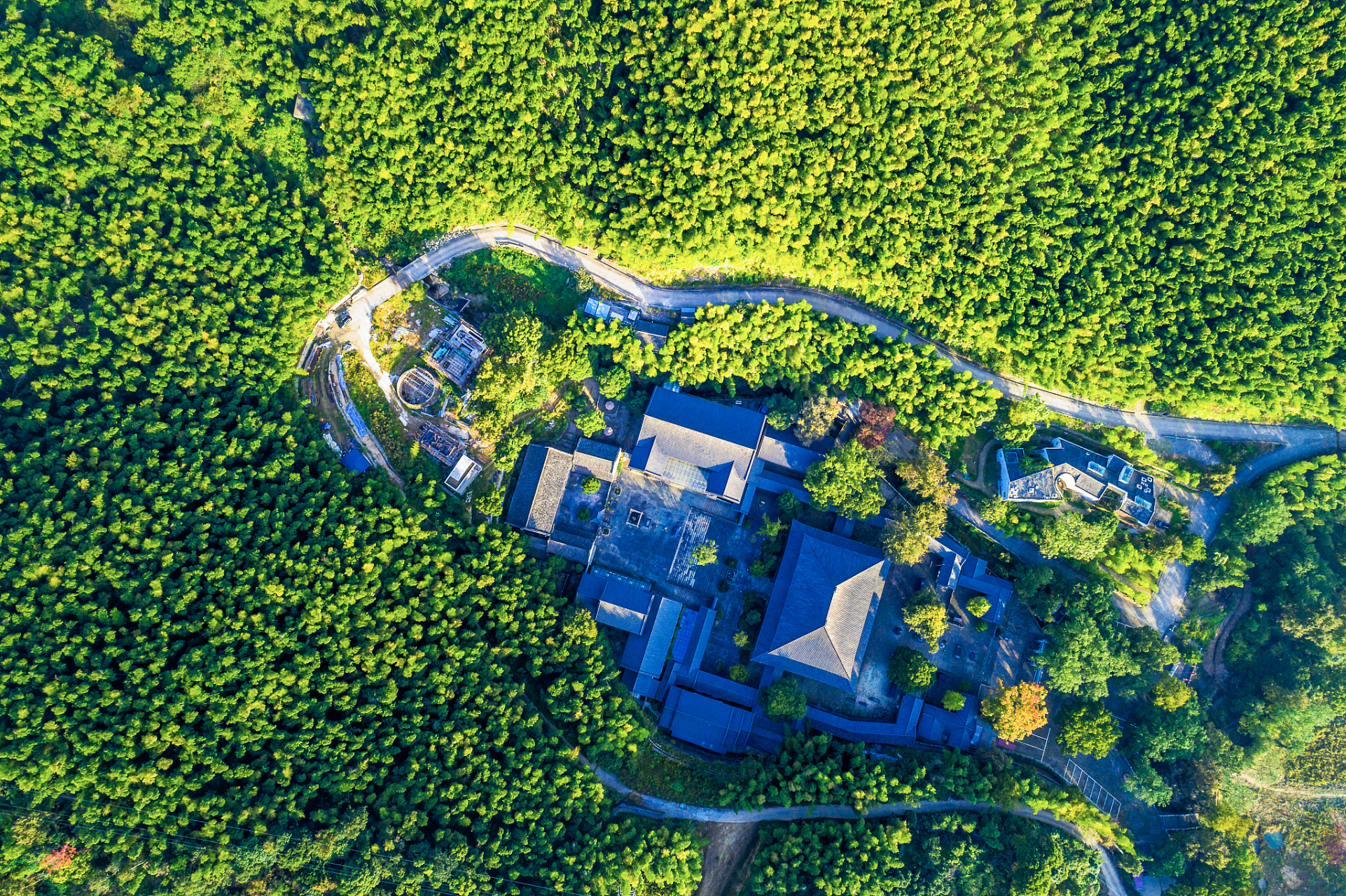 莫干山度假区位于浙江省德清县境内,是中国四大避暑胜地之一.