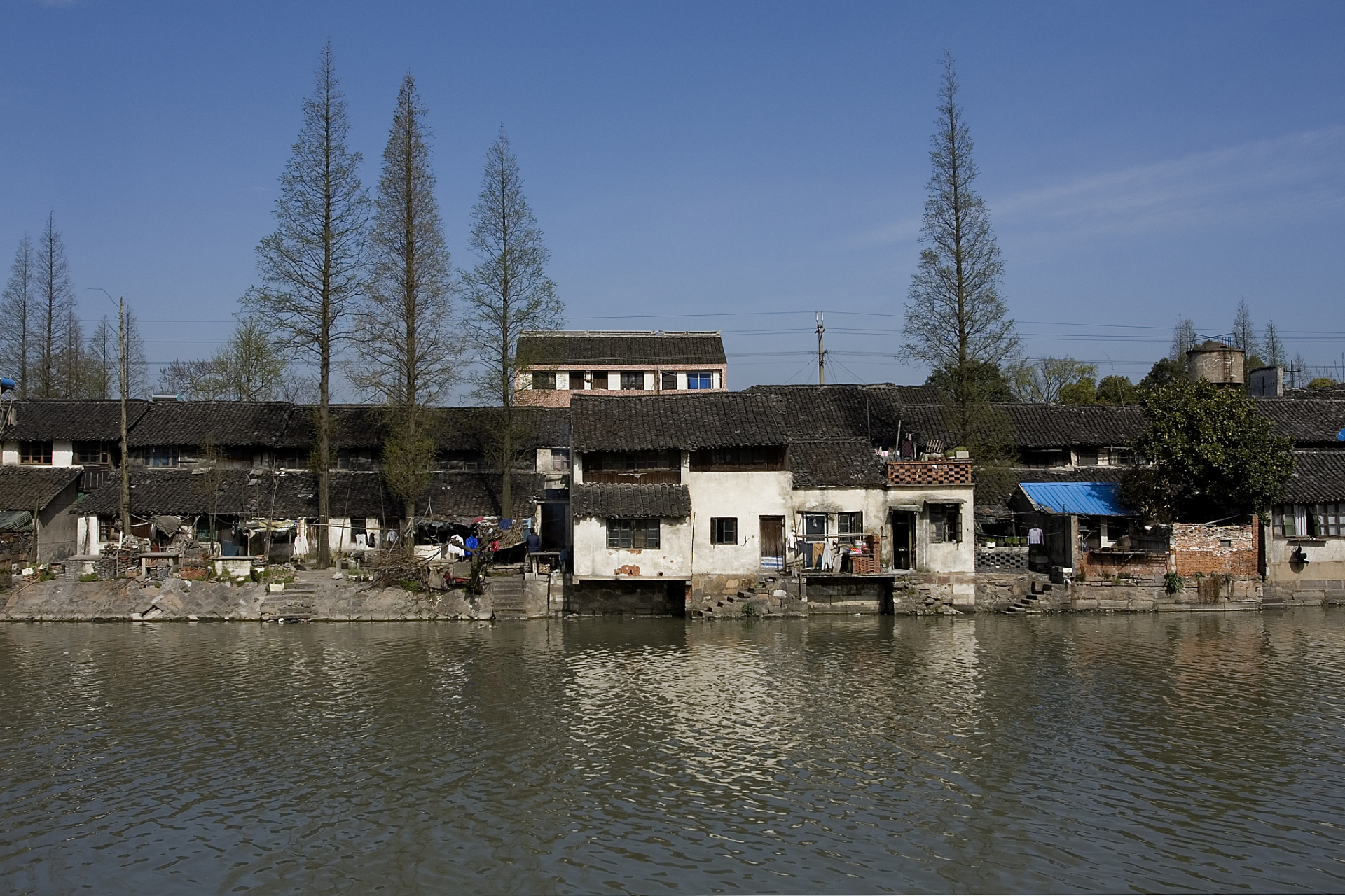 除了甘肃的礼县,在浙江的嘉兴市也有一个盐官镇,这个镇因西汉时期的