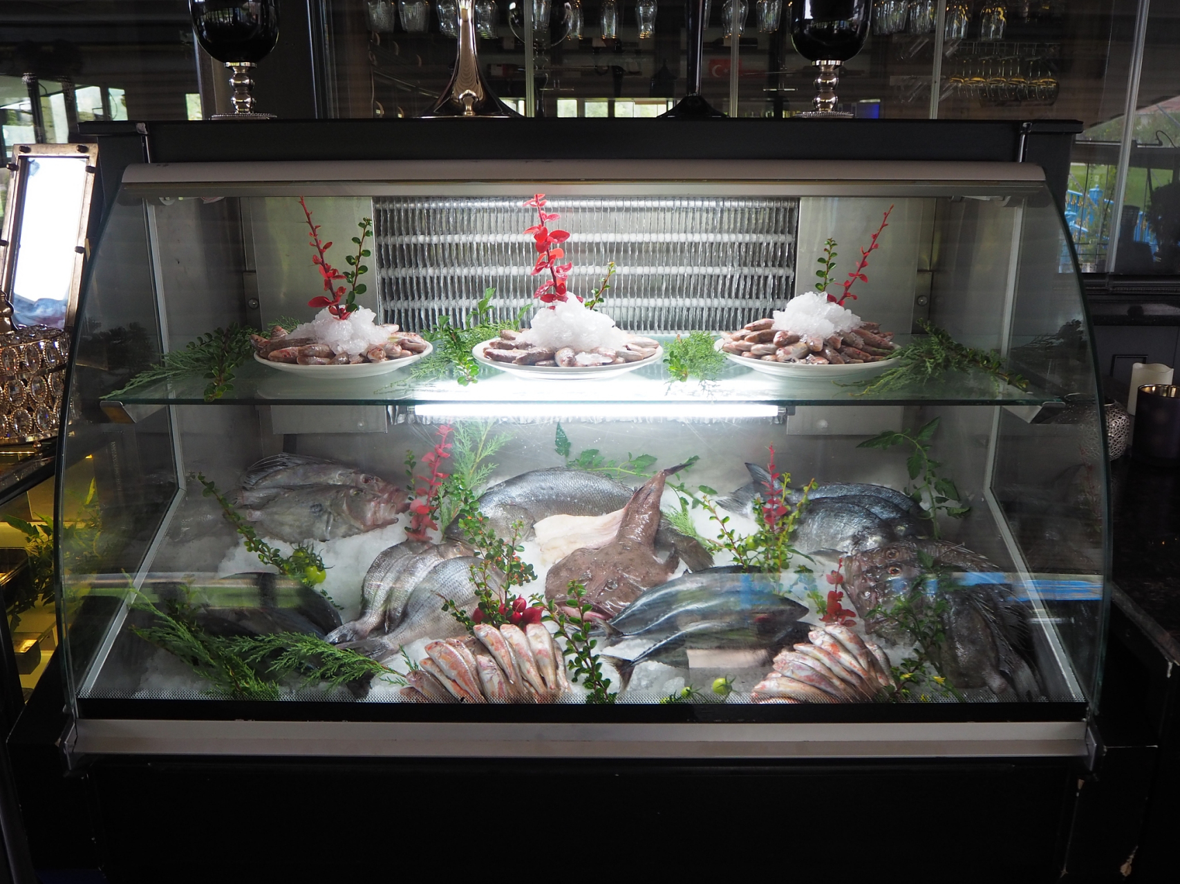 海鲜展示柜# 海鲜展示柜,不外乎专门用来冷冻保鲜海鲜的,俗称冰瞎柜