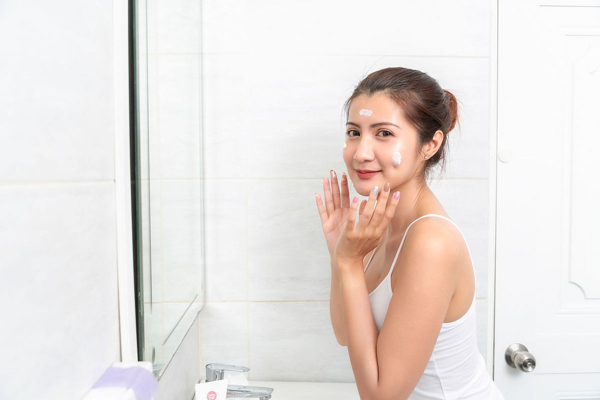 [原文:每天坚持用温水洗脸,保持.