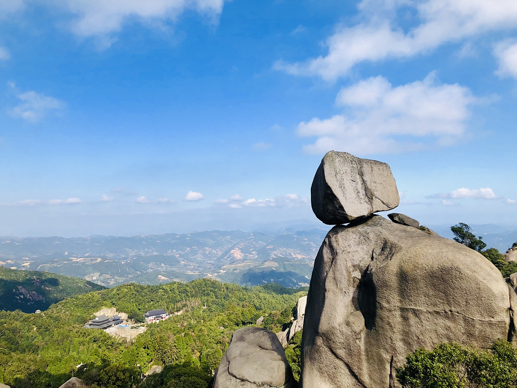 广东清远十大景点:  11566 广东第一峰景区:位于阳山县城西南的