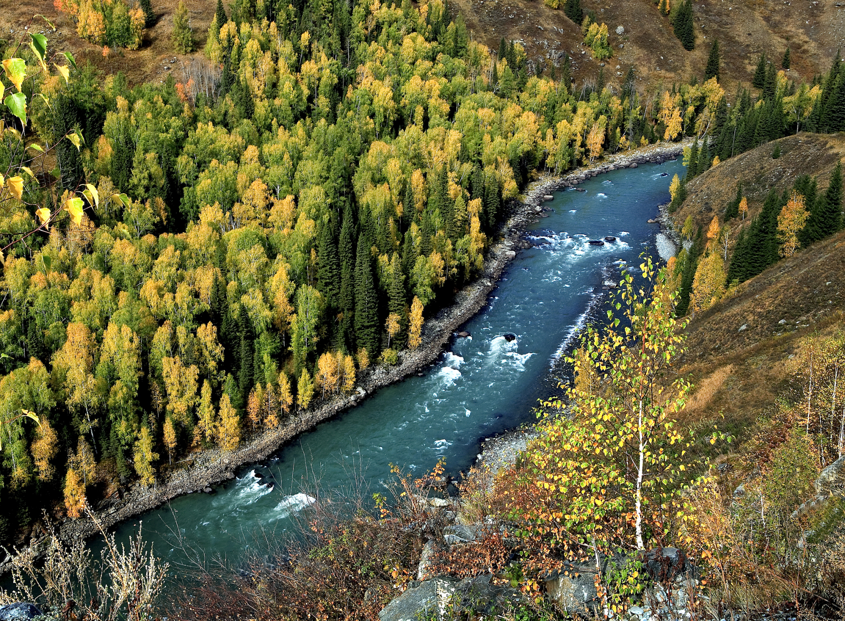 新疆卧龙湾,那是一个充满神秘和魅力的地方.