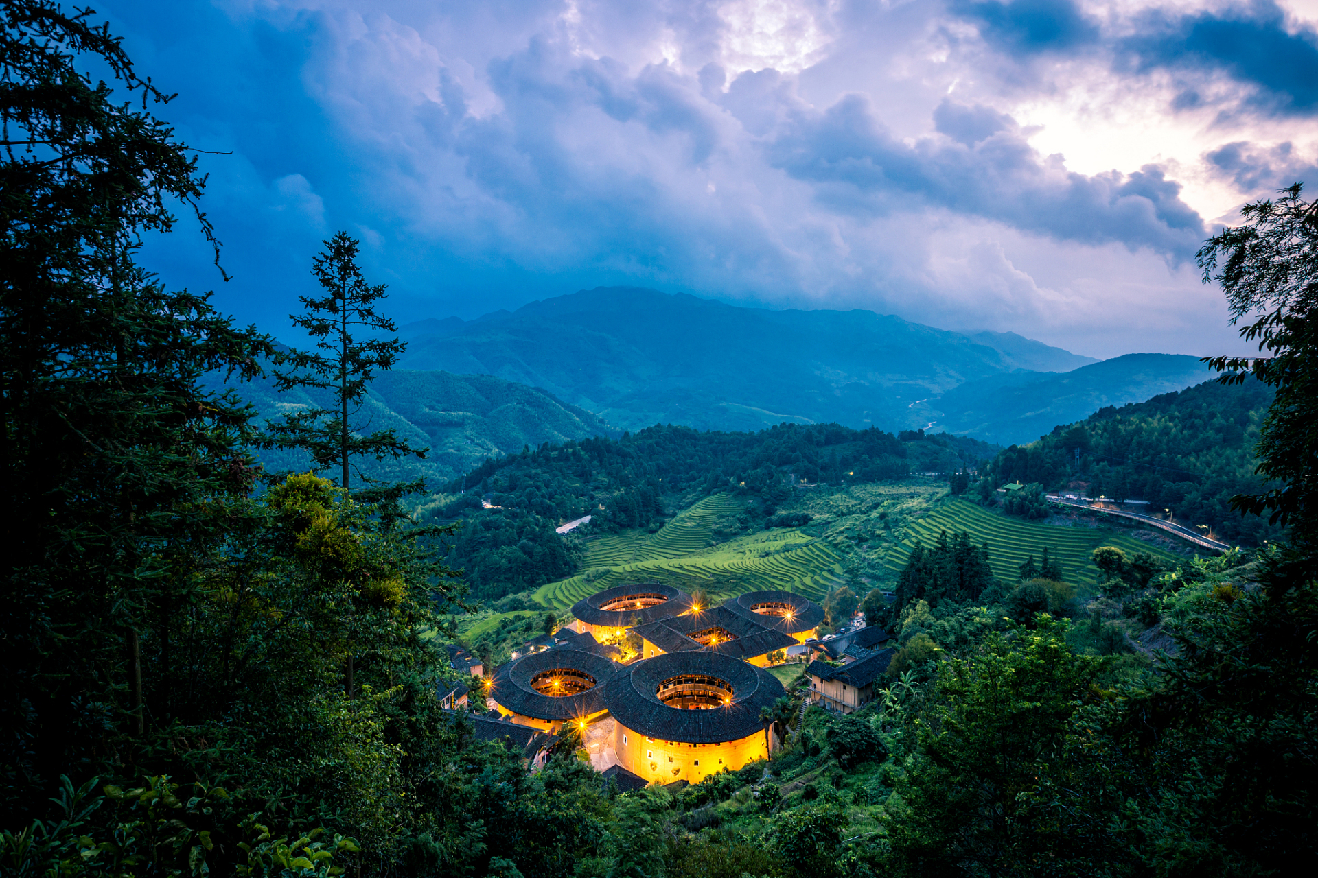 龙岩市古田旅游区旅游攻略  古田旅游区,位于福建省龙岩市上杭县古田