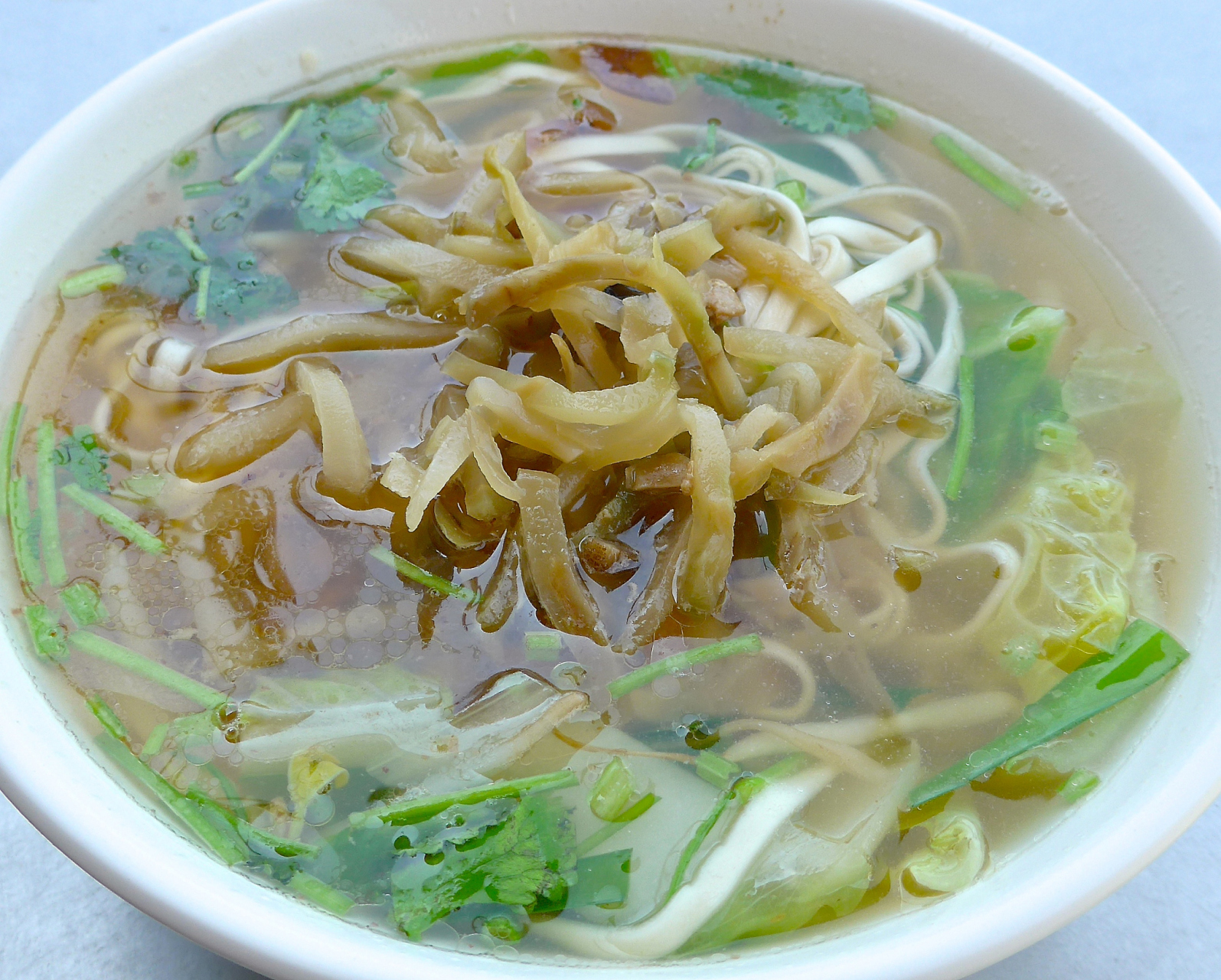 山东炝锅面,这道充满地方特色的传统面食,历史悠久,美味可口,是山东省