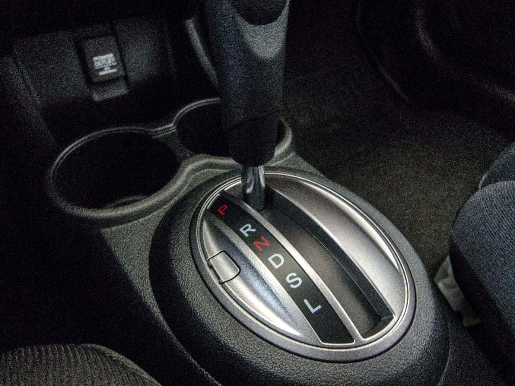 对于自动挡车型,从d挡换到s挡是不需要踩刹车的.