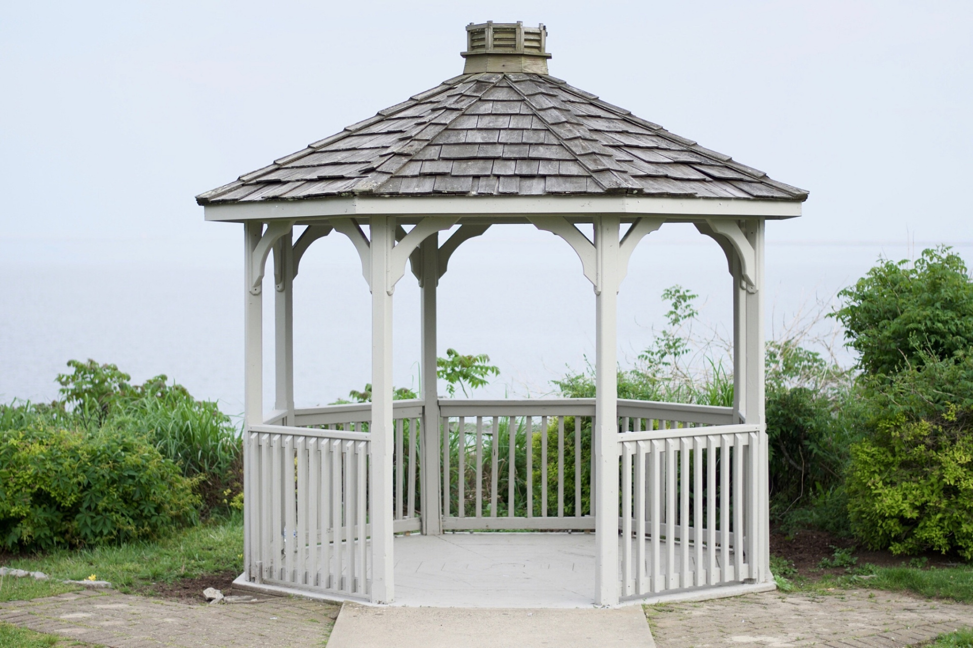 这些凉亭古朴典雅或现代简约,散布在城市的大街小巷.