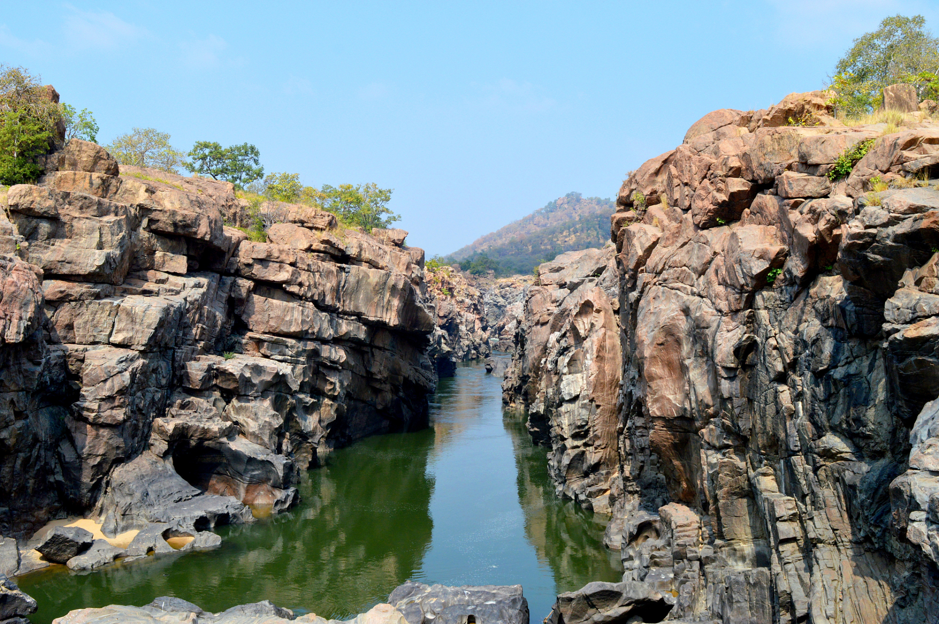 即墨是山东青岛历史悠久的城市,拥有丰富的旅游景点.