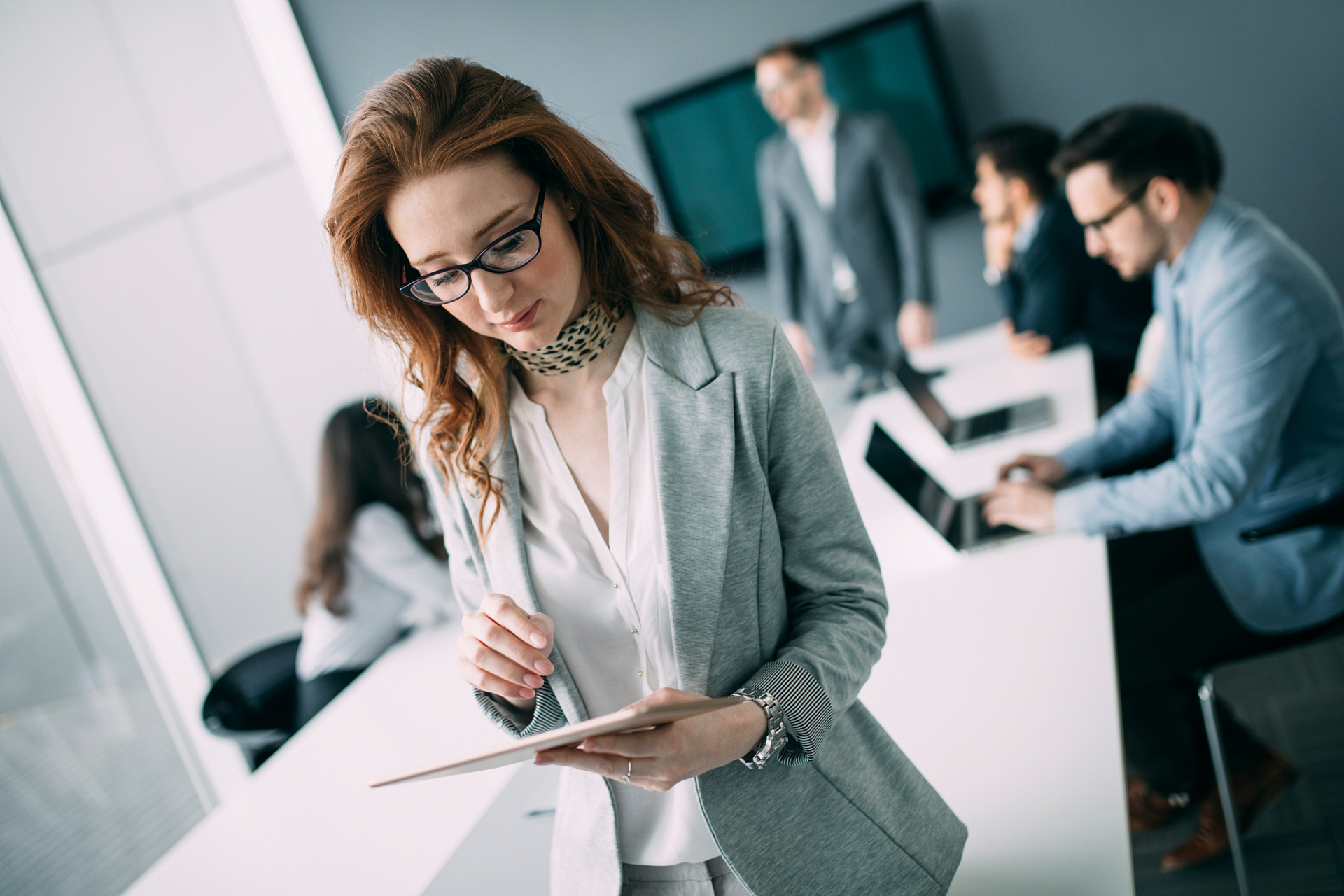 在现代职场中,同事之间的关系是非常重要的.