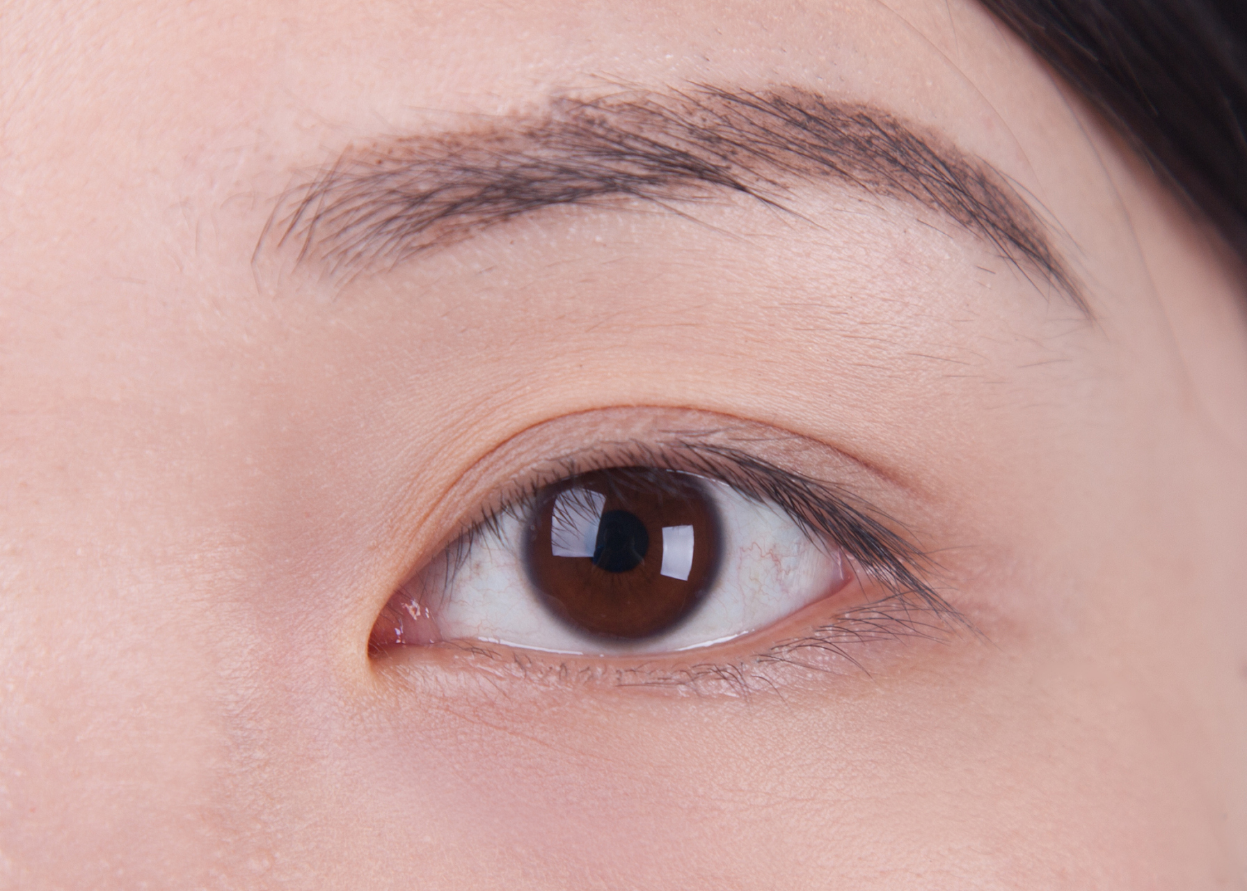 丹凤眼双眼皮是医美界比较热门的一个名词,指眼形与丹凤眼相似,同时又