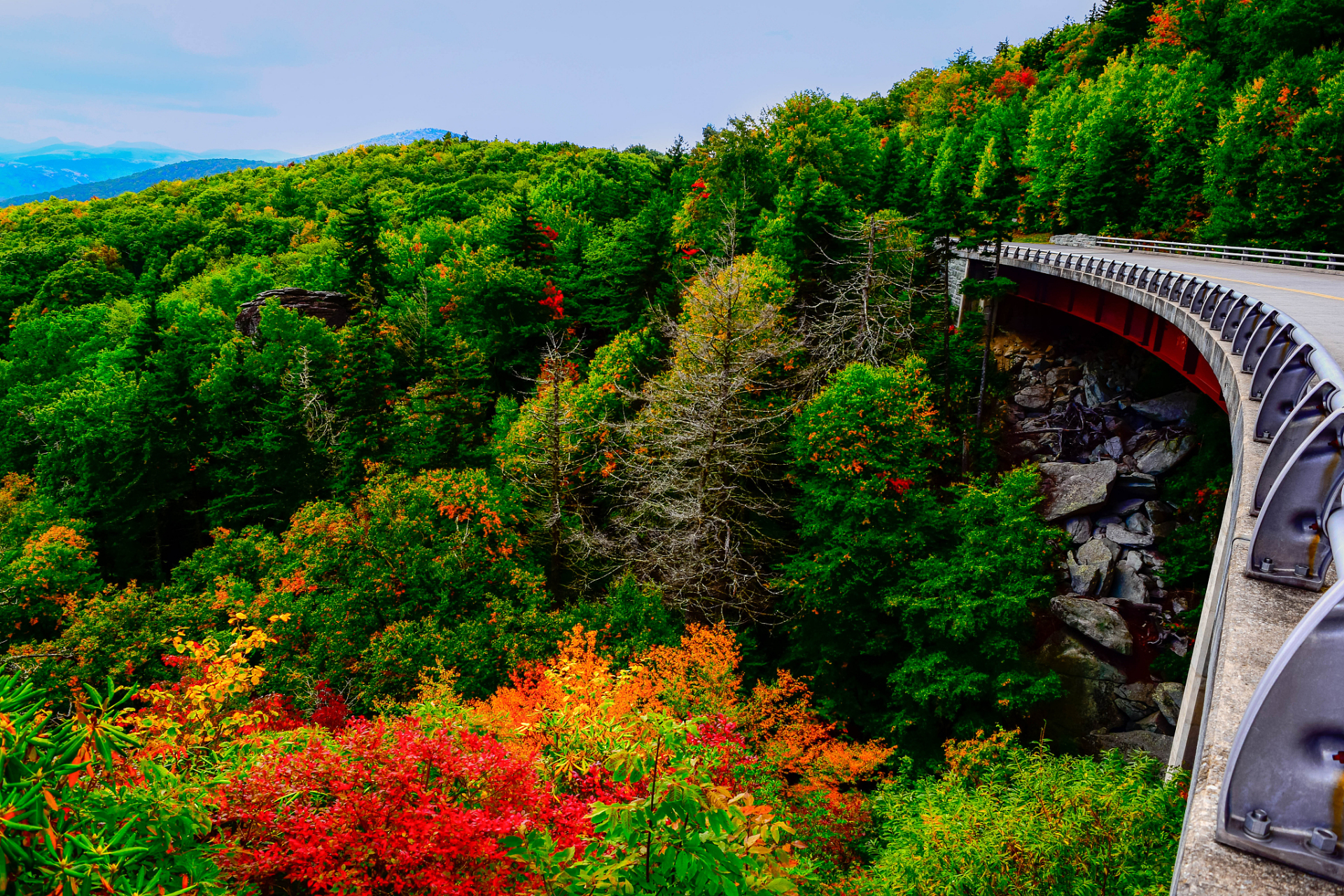 鸡冠山国家森林公园,隐藏在吉林省通化市梅河口市吉乐乡的群山之中,因