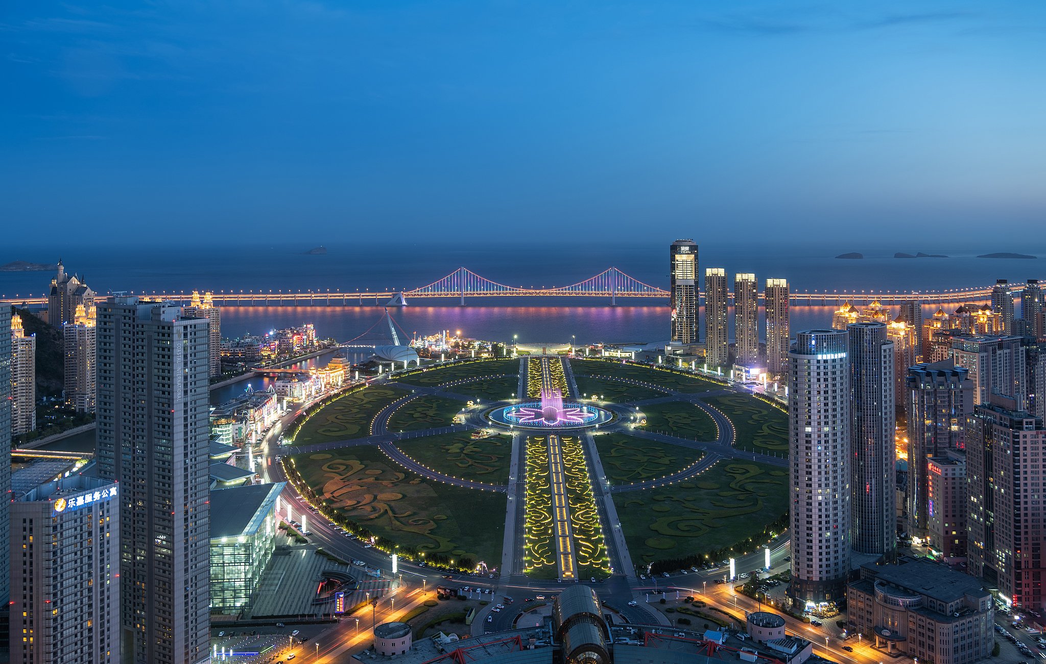 这次去大连旅行,第一站就直奔了星海广场
