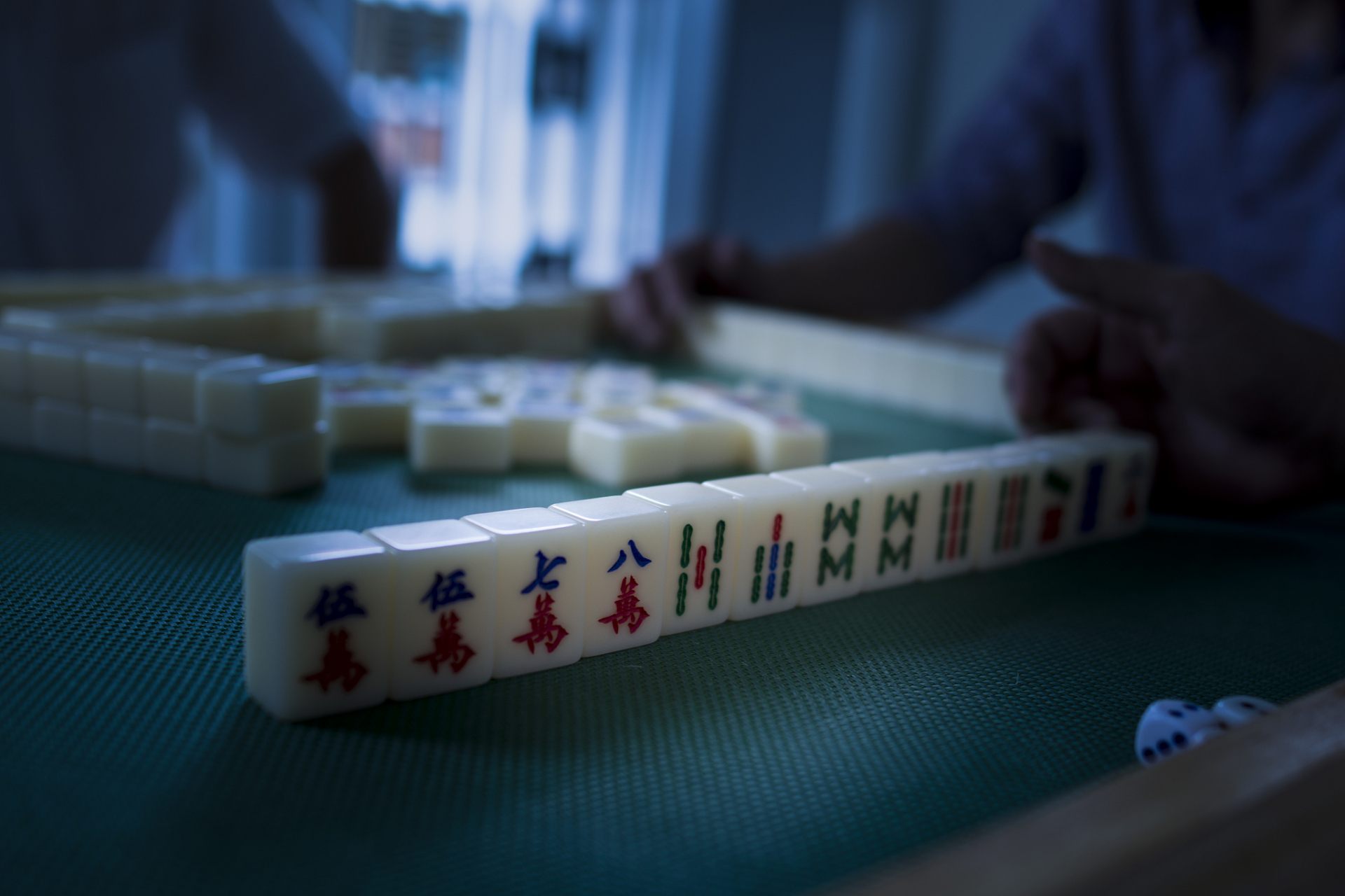 男子通宵打麻将后身亡,亲属向牌友索赔28万.