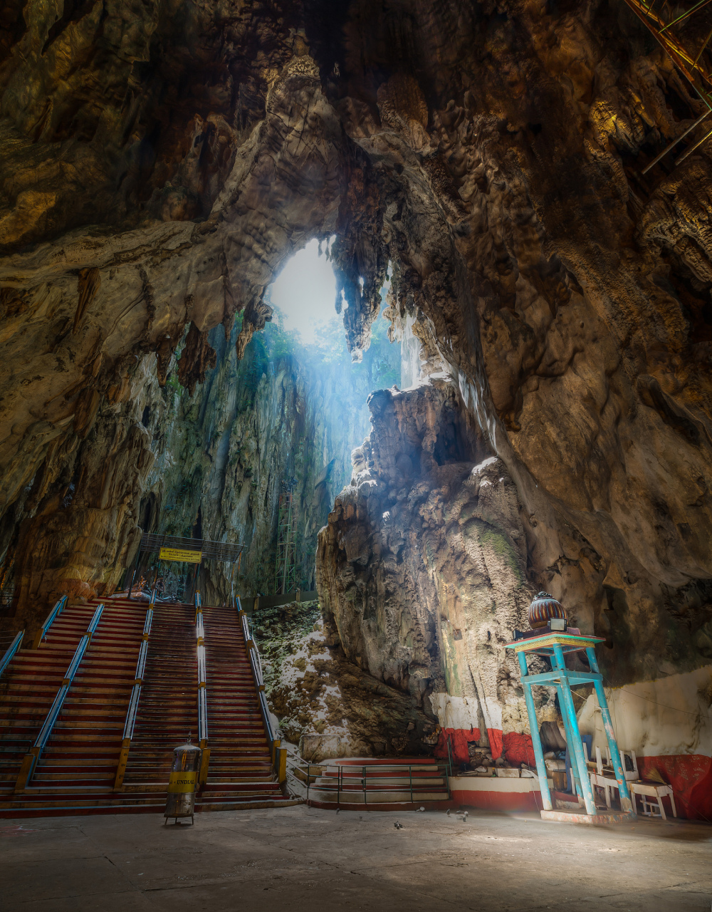 恩施黄金洞是一座以科学和美学相结合的溶洞,是湖北省的著名景点之一.