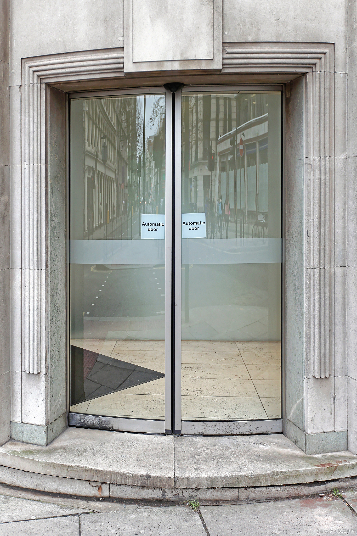 自动门安装,这一看似简单的工程,实则蕴含了精密的技术与艺术的巧妙