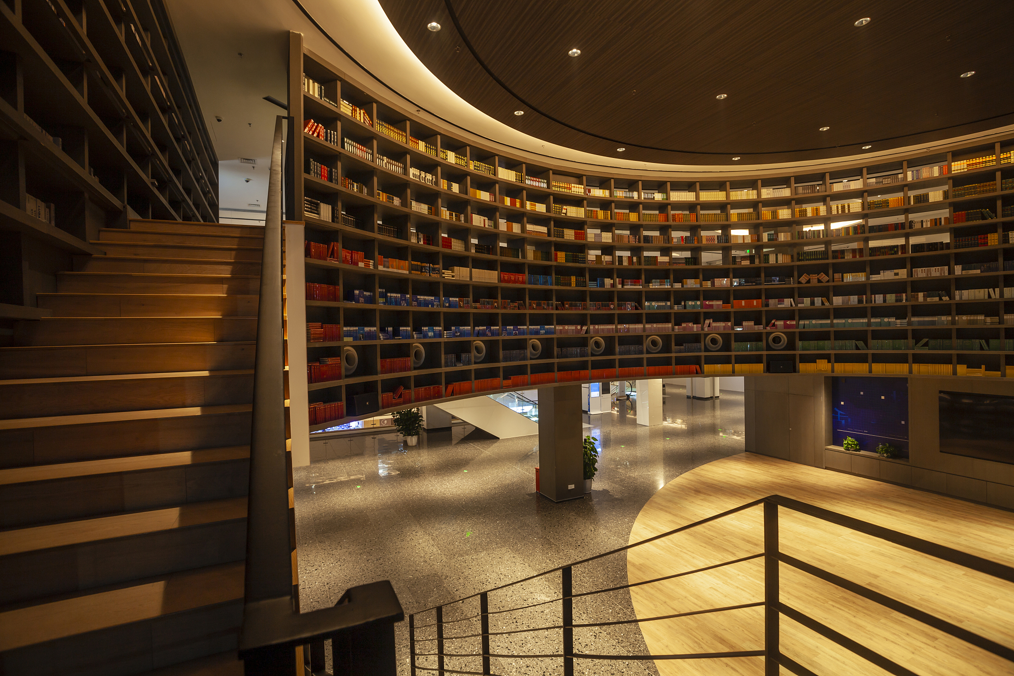 云端书香:在上海之巅与灵魂相遇