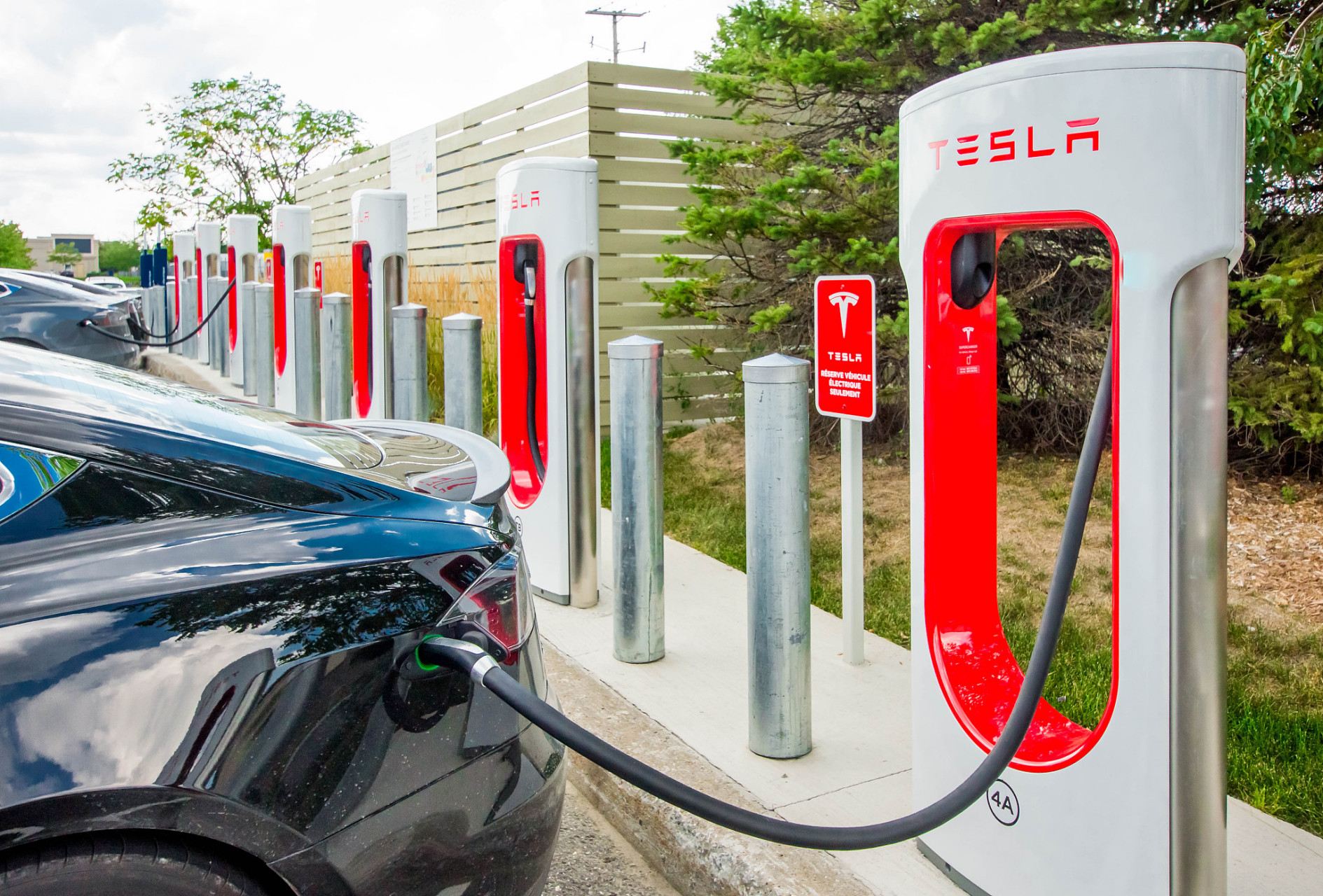 特斯拉想要统一新能源汽车的充电接口?