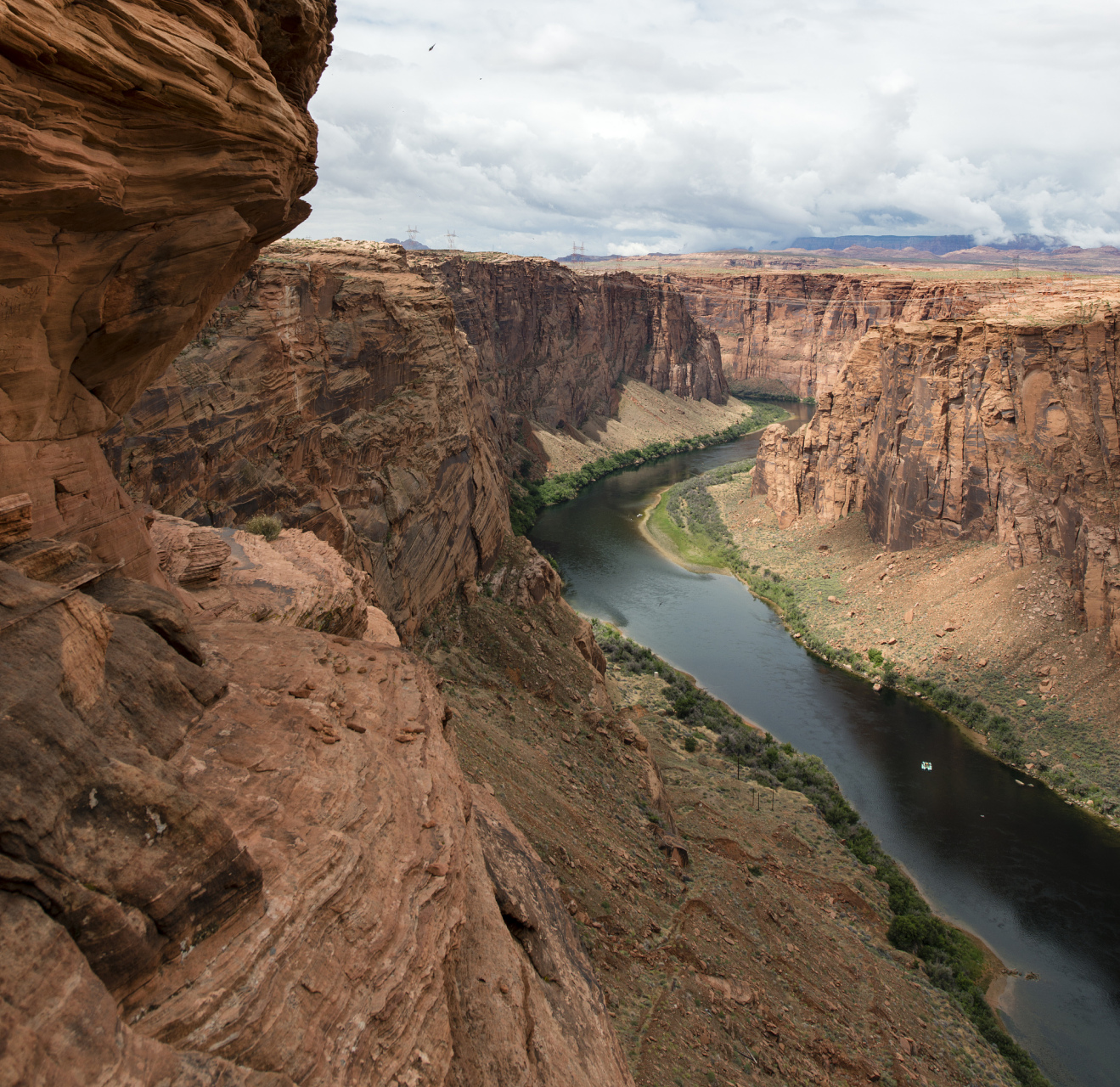 探索美国大峡谷:自然奇观的壮丽景象 大峡谷位于美国亚利桑那州,是