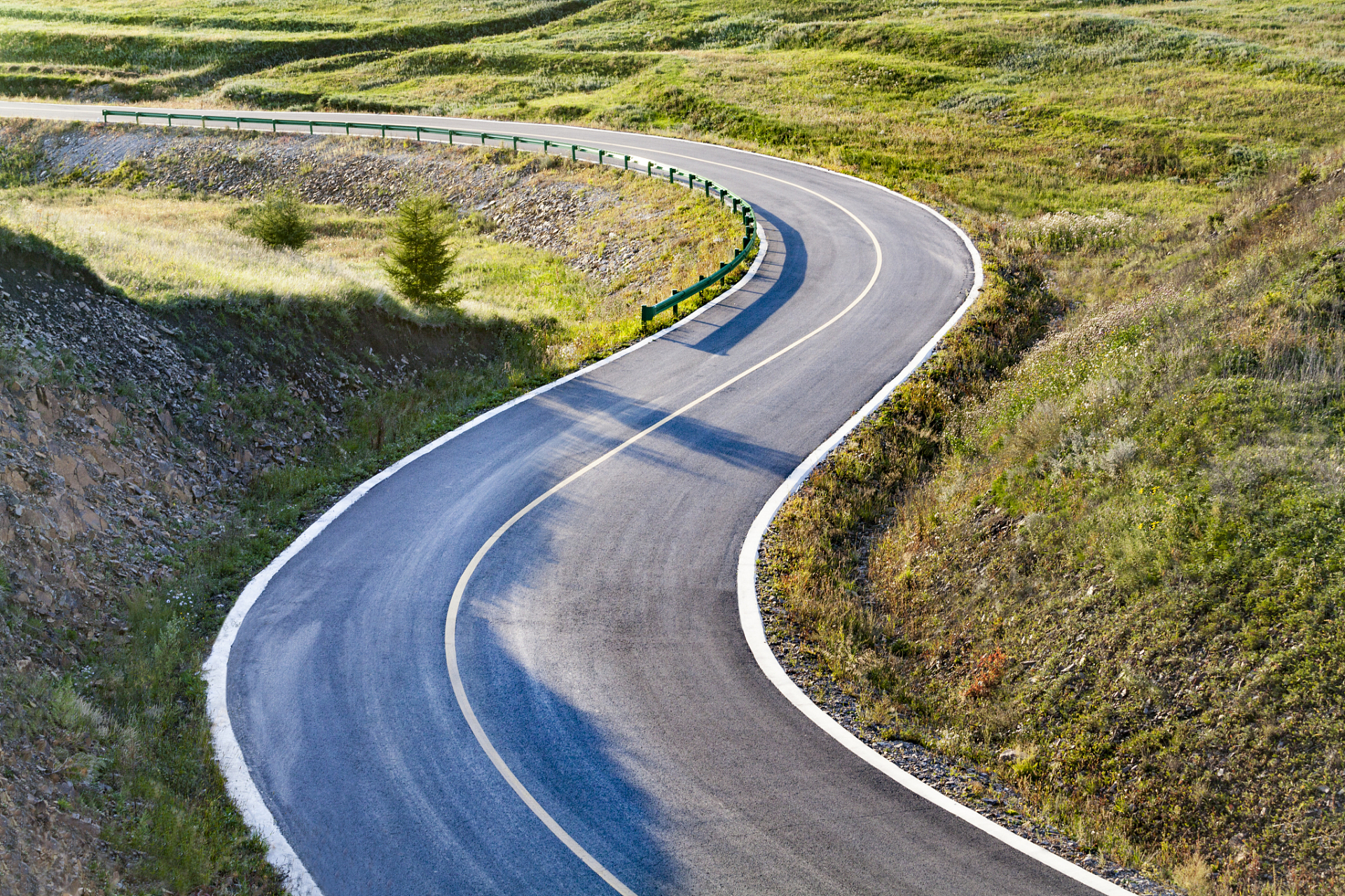 宽阔道路风景图图片