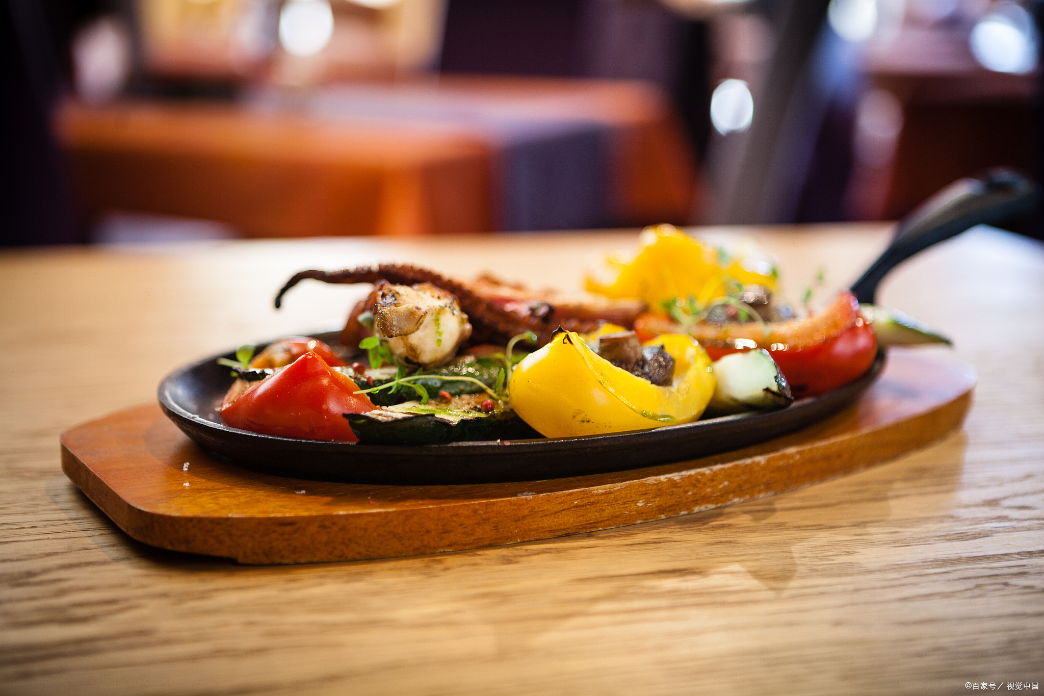 生日和老伴吃西餐,儿媳发朋友圈指责,我决定以后一分钱都不给她