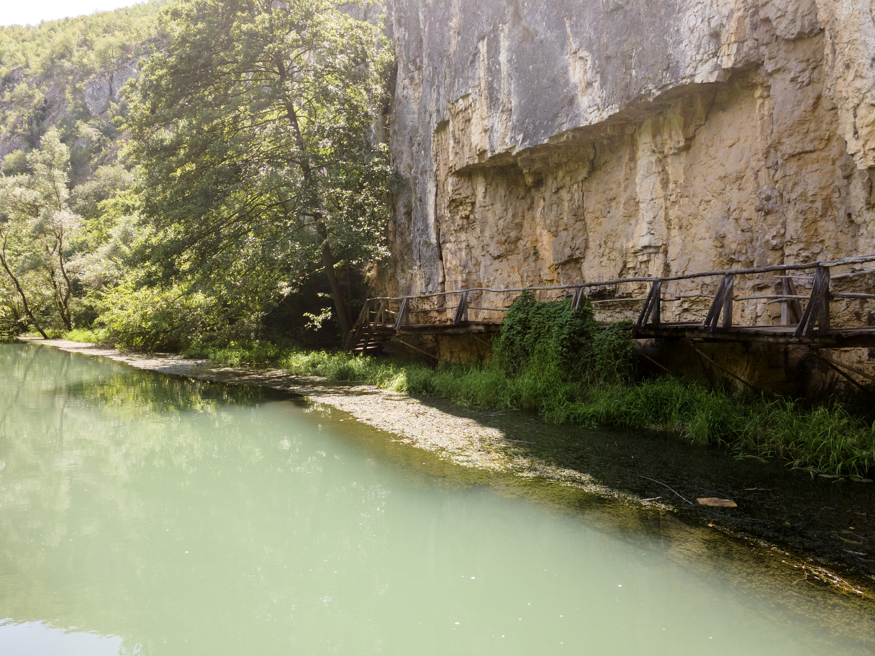 古沙沟:溪流潺潺的自然与文化之旅 古沙沟,一处藏匿于深山中的秘境