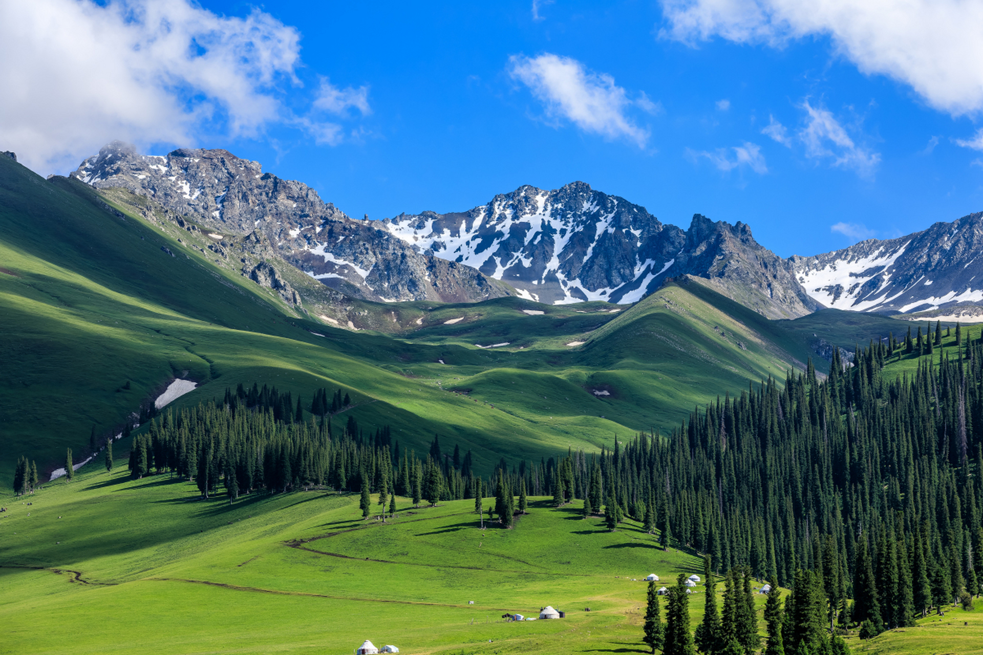 奇遇那拉提#天界台是新疆阿勒泰地区那拉提县境内的一座高山,海拔约3