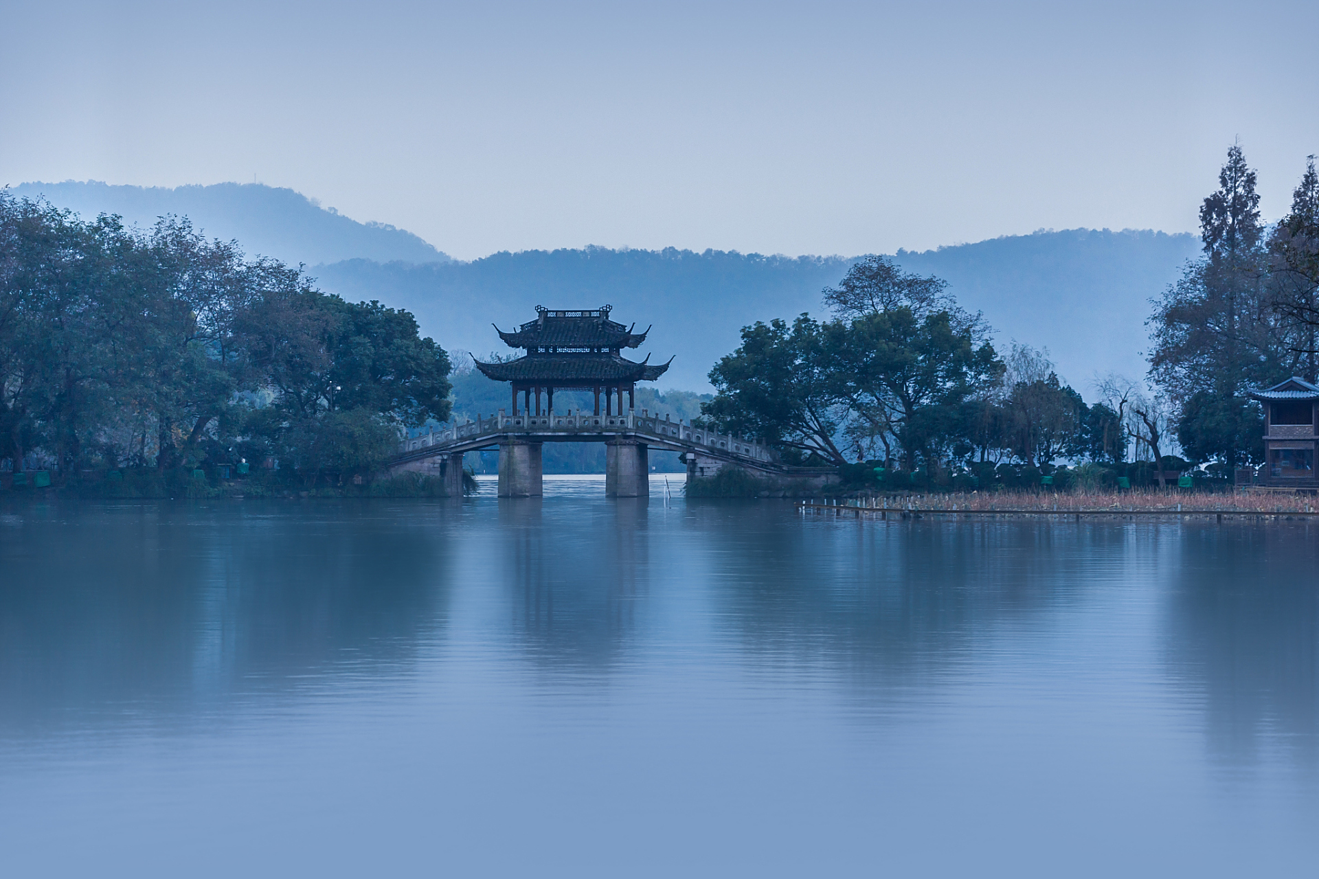 颍州西湖在宋代名气很大,吸引很多文人雅士前来赏游.