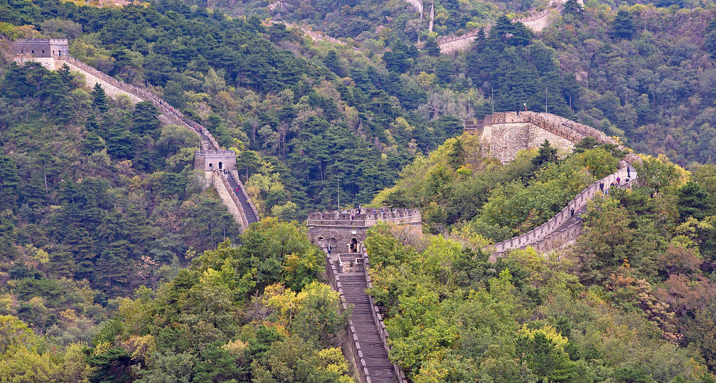 丹东虎山长城是集历史,文化,自然风光于一体的国家级风景名胜区.