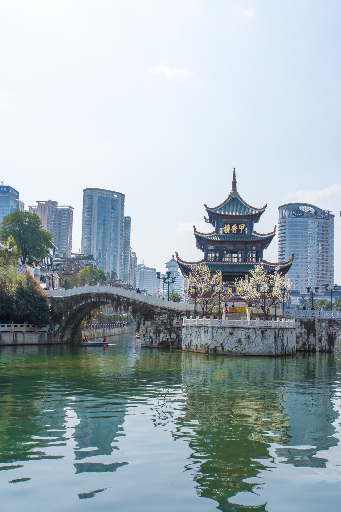 时光河畔城央绿韵#甲秀楼:贵阳文脉的象征与城市精神地标 矗立于拿鼢