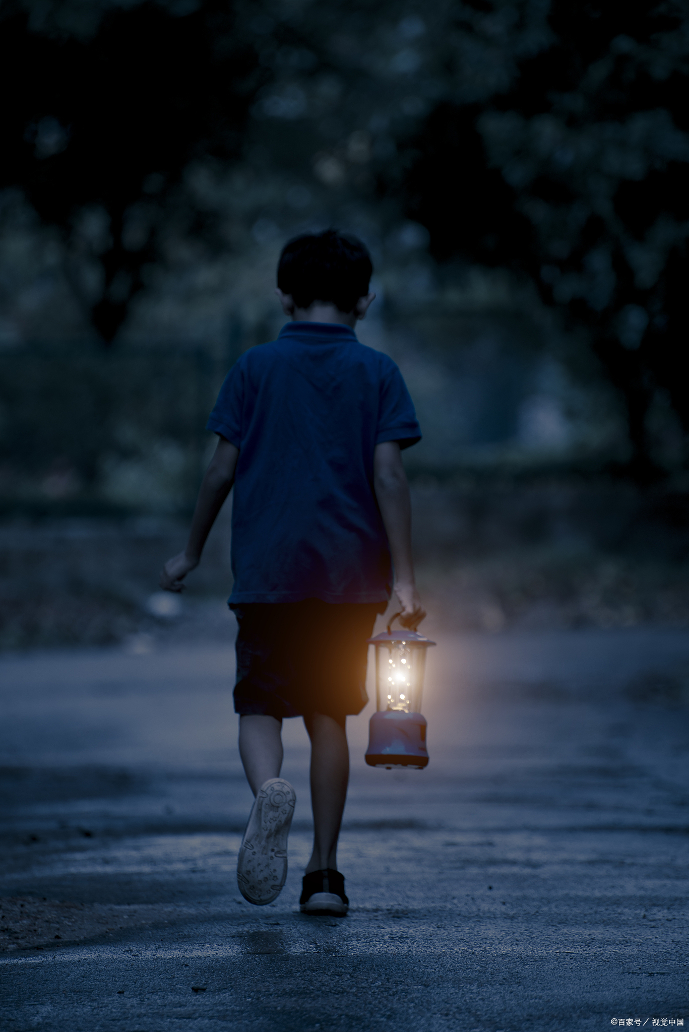 我今年41岁了,但是我很喜欢这些黑夜的小孩.因为我的实际年龄只