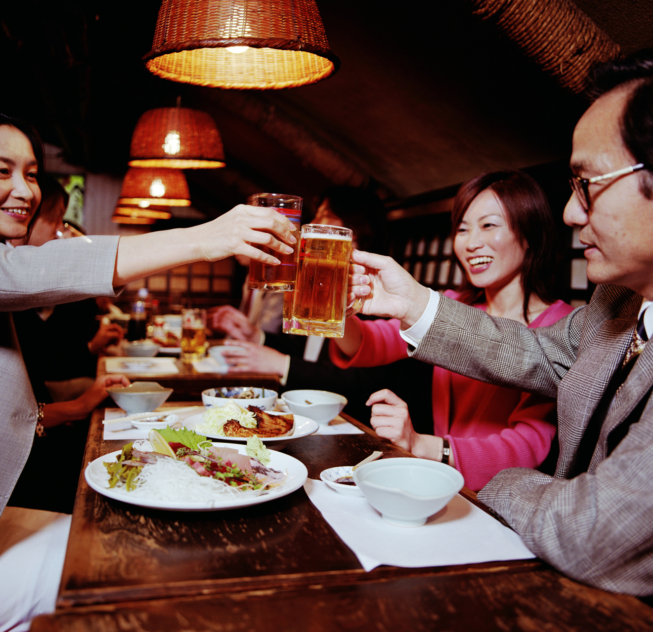 有钱同学每年回老家,既要卖穷,又要大方,却深的大